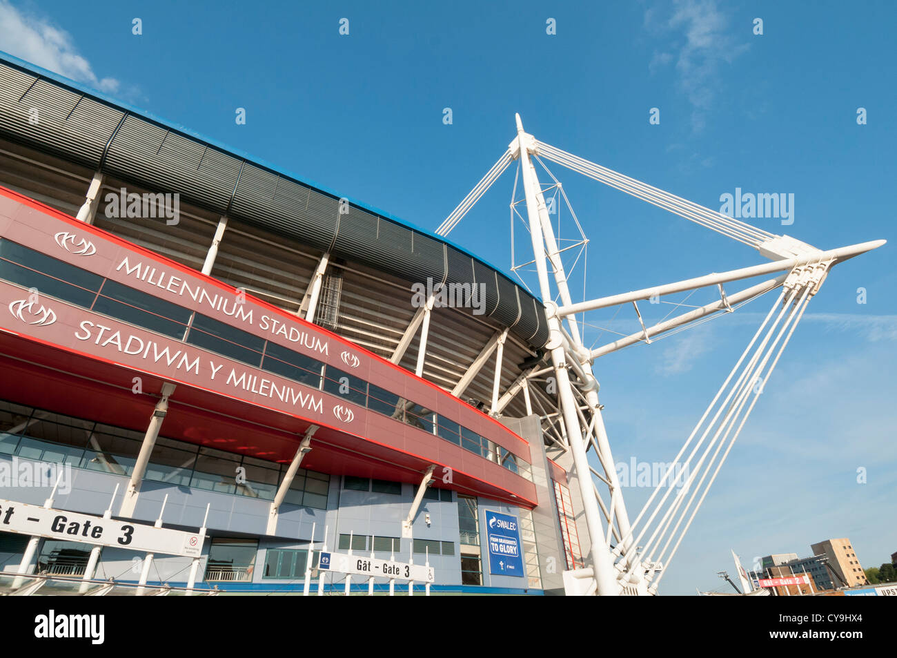 Wales, Cardiff, Millennium Stadium, zweisprachige Schilder in Englisch und Walisisch Stockfoto