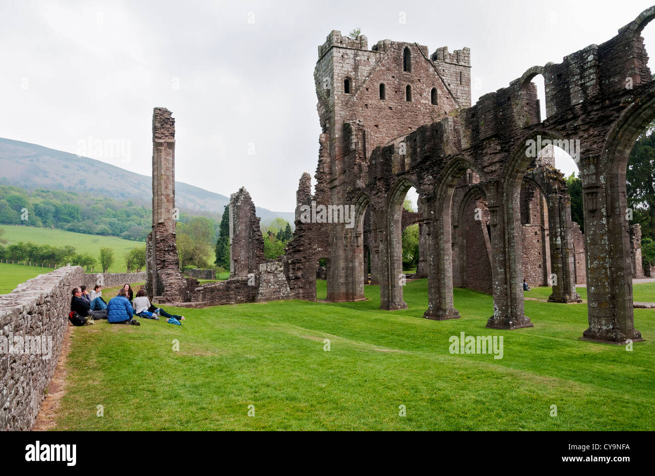 Wales, stammt aus den 1100er Jahren Brecon-Beacons-Nationalpark, schwarzen Berge, Llanthony Priorat Stockfoto