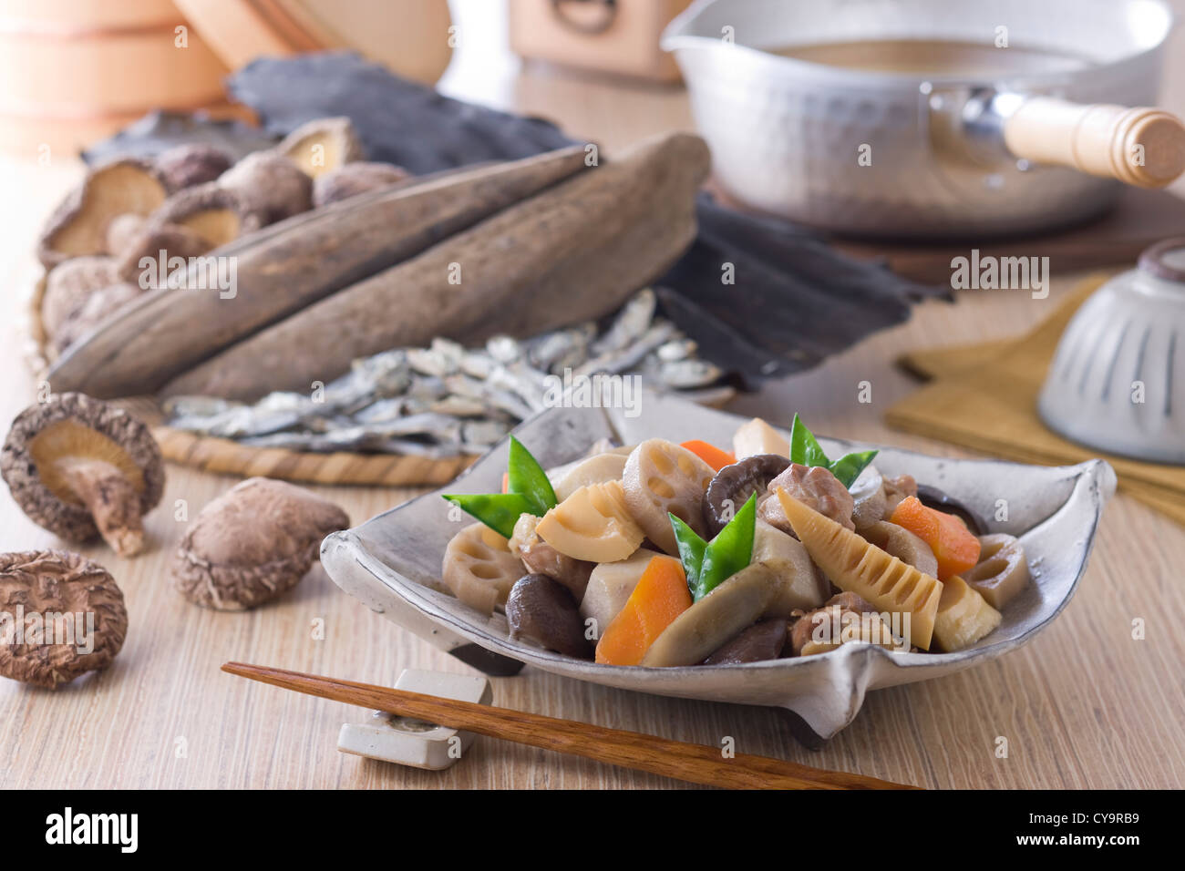 Nishime und Zutaten von Dashi Stockfoto