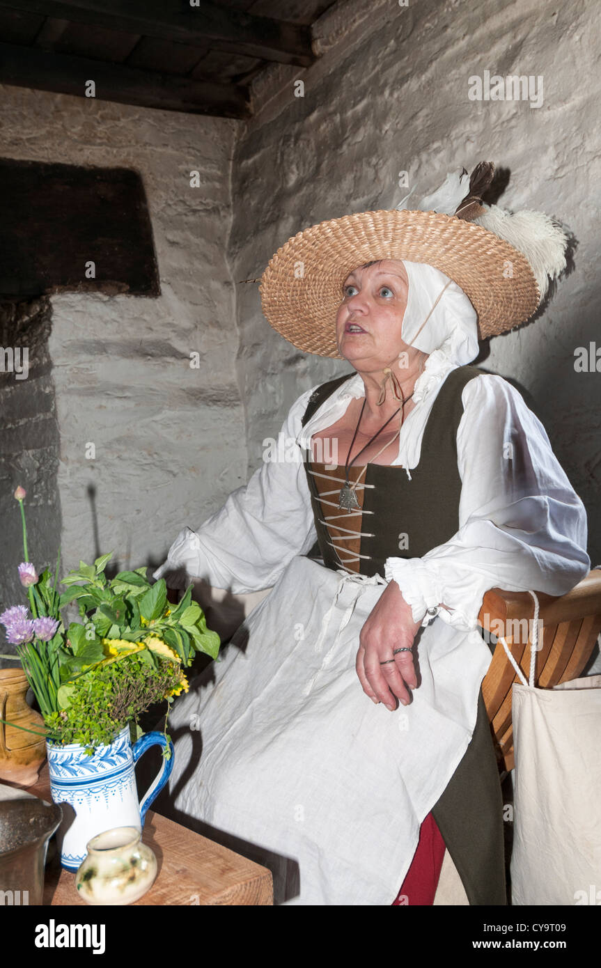 Wales, St. Fagans National History Museum, weibliche reenactor Stockfoto