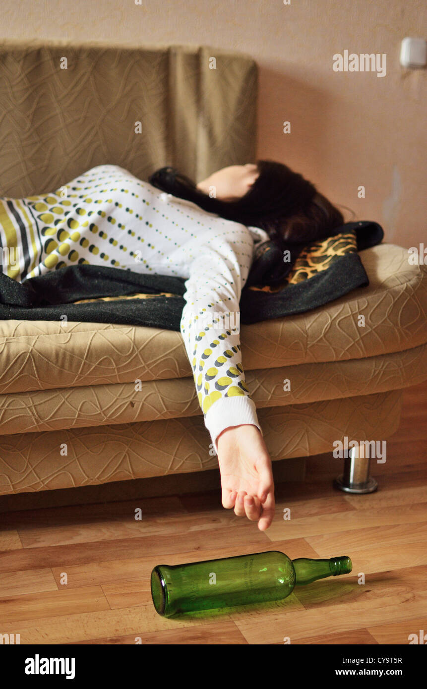 Drunken Woman Sleeping Stockfotos Und Bilder Kaufen Alamy 