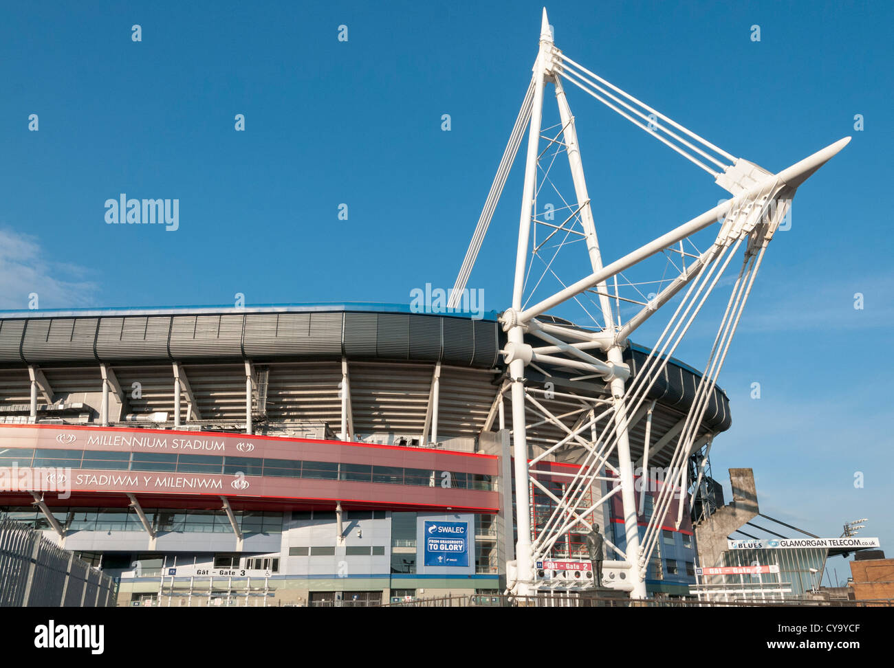 Wales, Cardiff, Millennium Stadium, zweisprachige Schilder in Englisch und Walisisch Stockfoto