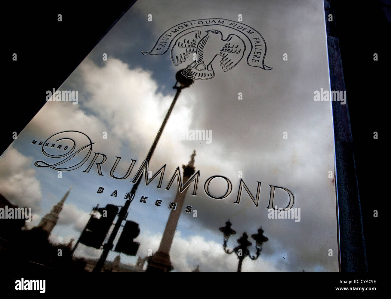 Die Herren Drummond Privatbank am Trafalgar Square in London Stockfoto