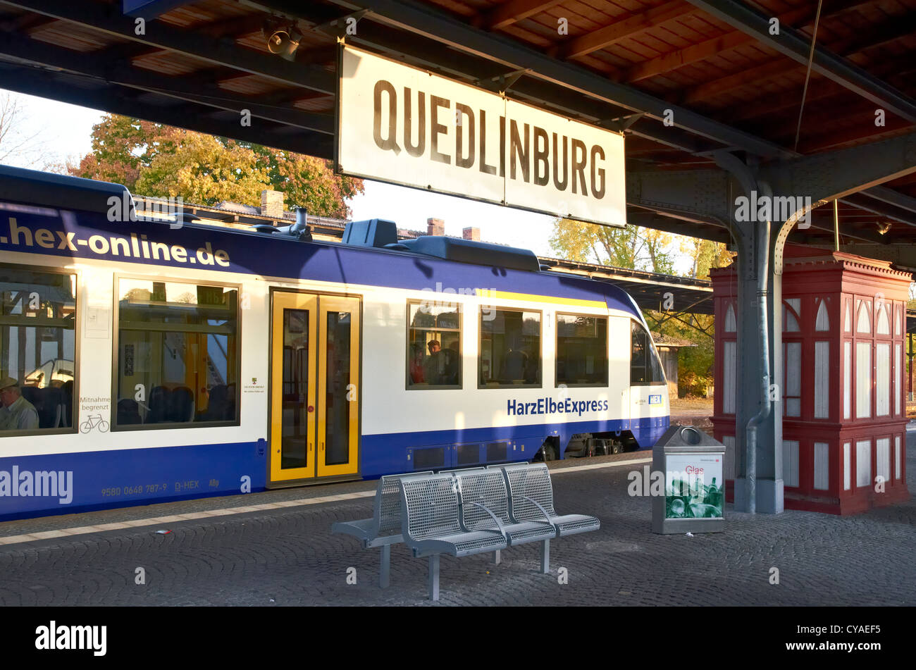 Quedlinburg Bahnhof (Bahnhof) - Magistrale Seite. Stockfoto