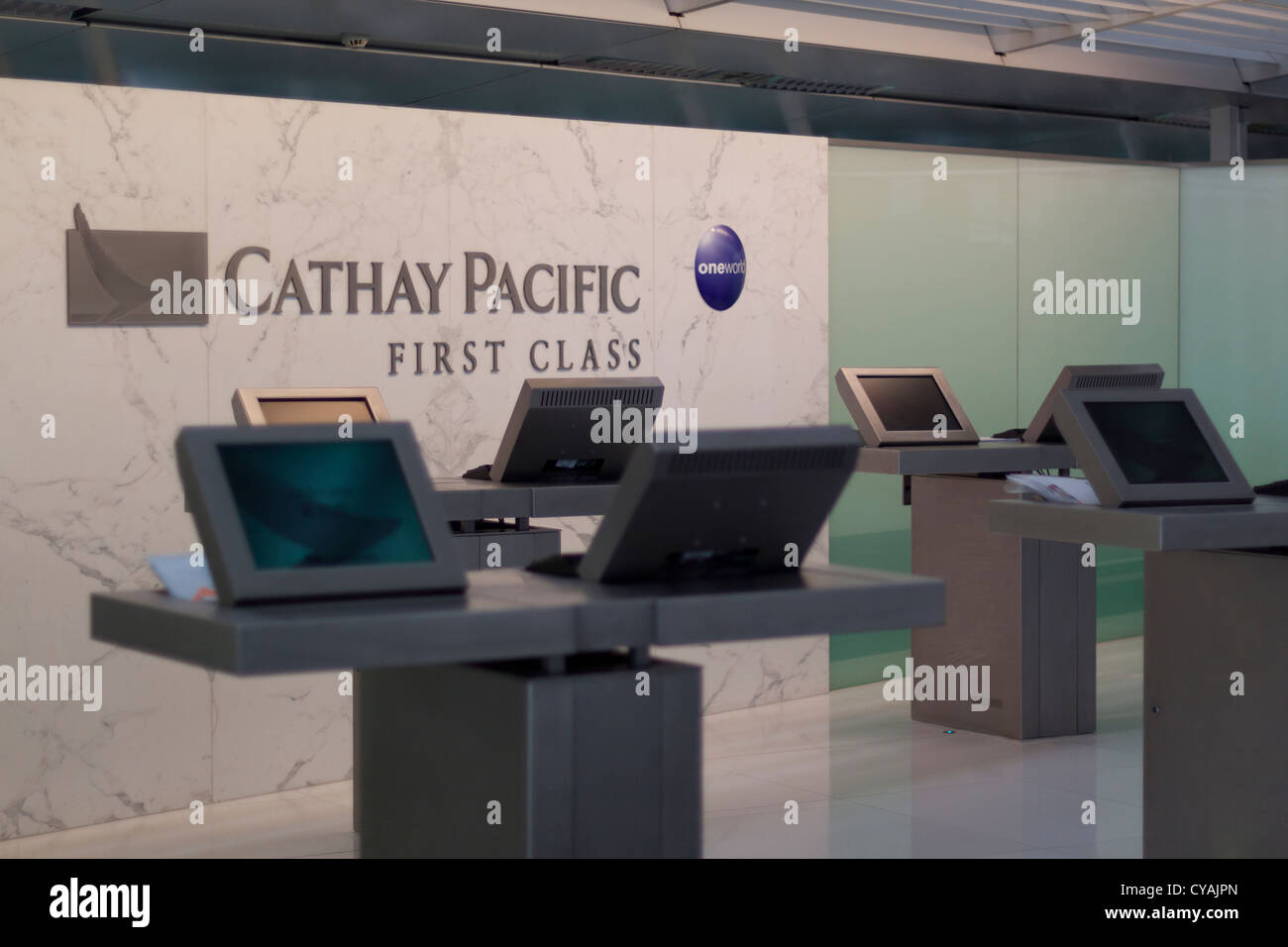 Cathay Pacific erstklassige Check-in-Schaltern Stockfoto