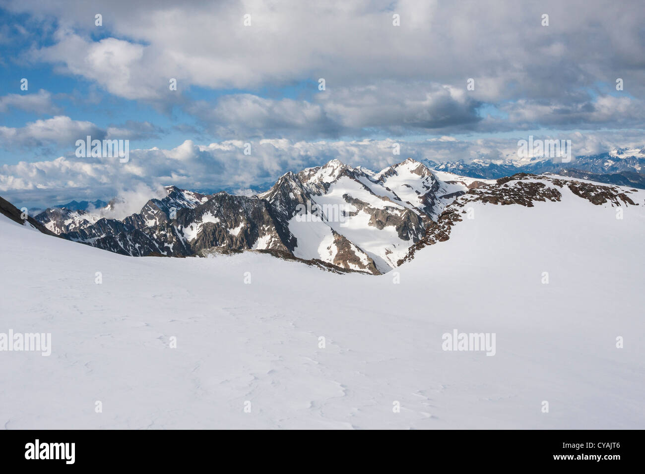 Blick auf die Gipfel in der Gurgler Vally hoch oben in den österreichischen Alpen. Stockfoto