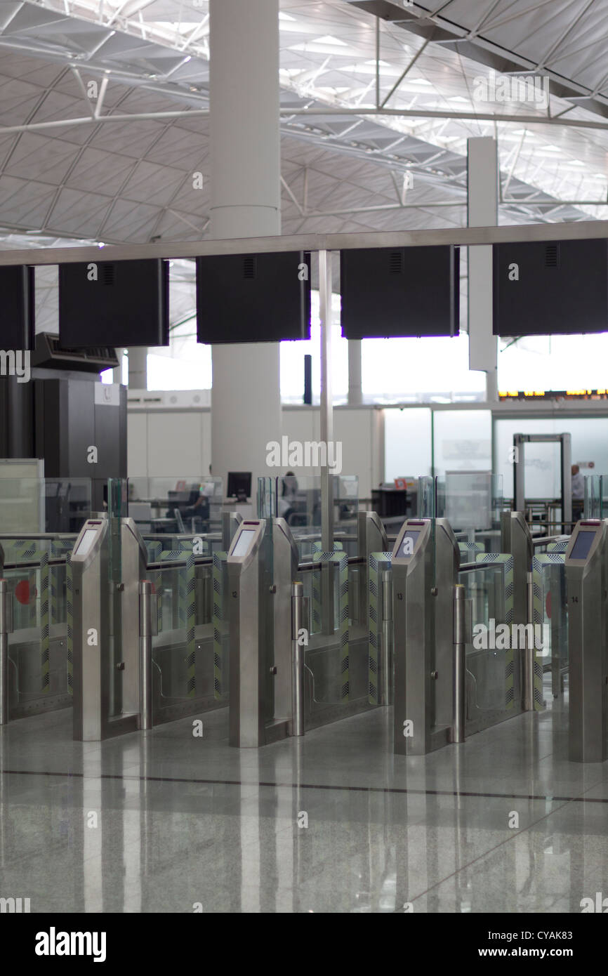 Flughafen Sicherheitstor am Hong Kong International Airport Stockfoto