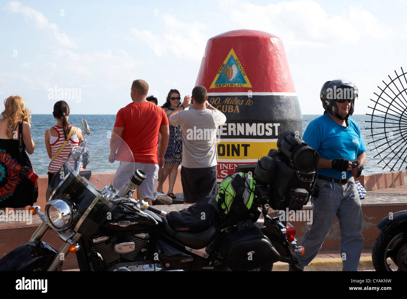 Touristen am südlichsten Punkt der kontinentalen Usa in Key West Florida Usa Stockfoto