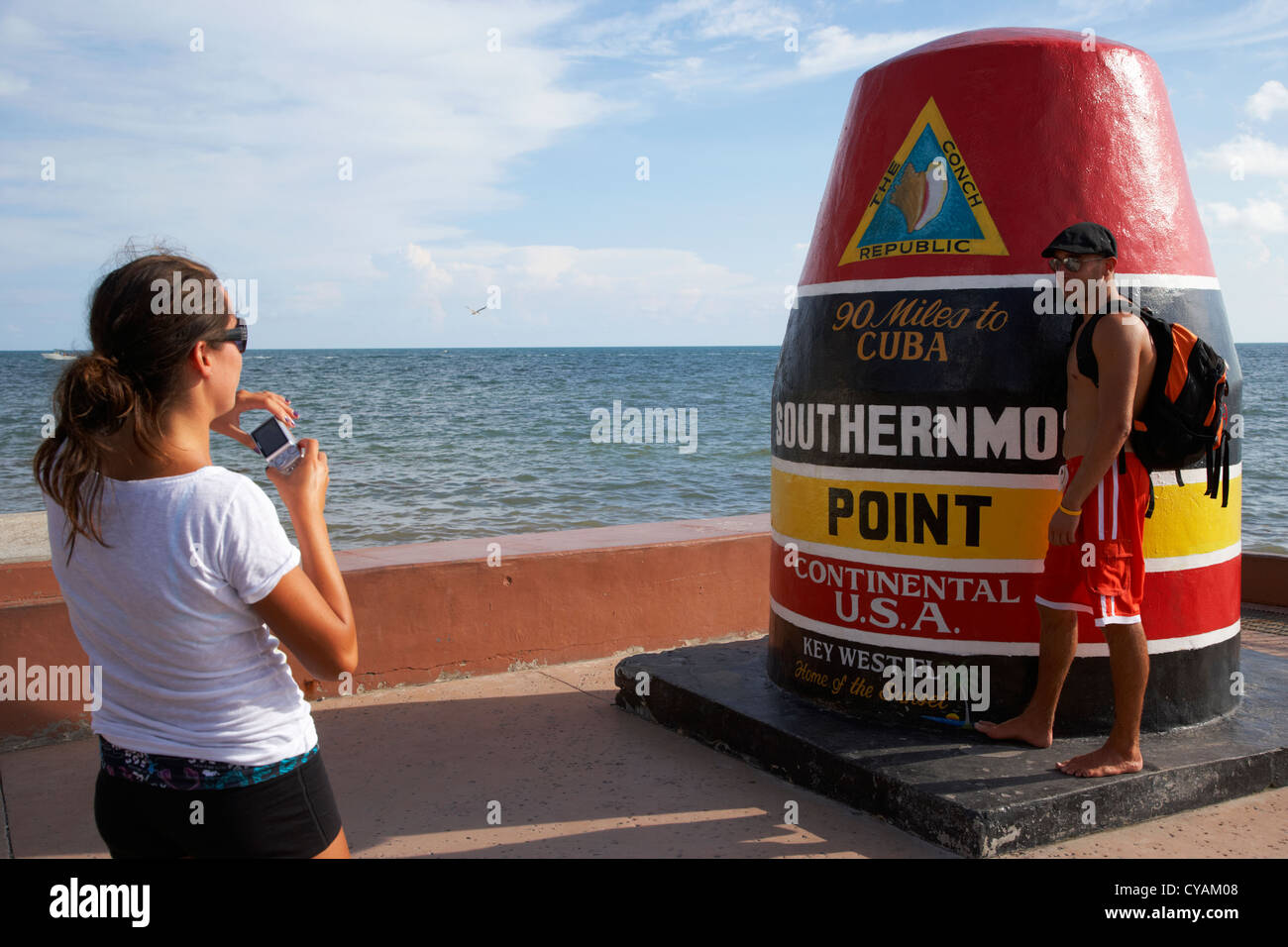 Touristen am südlichsten Punkt der kontinentalen Usa in Key West Florida Usa Stockfoto