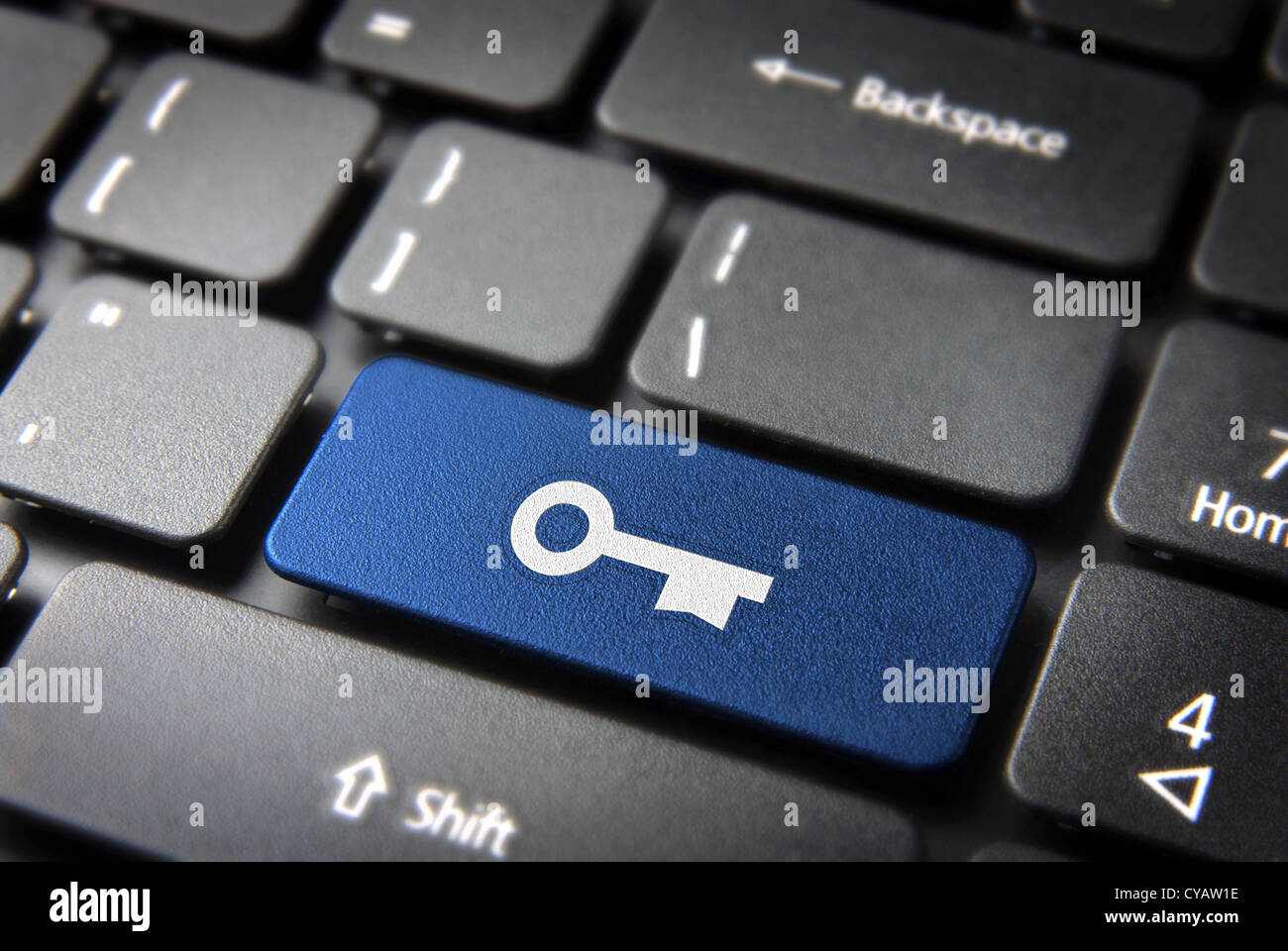 Internet Sicherheits-Schlüssel mit Schlosssymbol auf Laptop-Tastatur. Im Preis inbegriffen Clipping-Pfad, so dass Sie leicht bearbeitet werden kann. Stockfoto