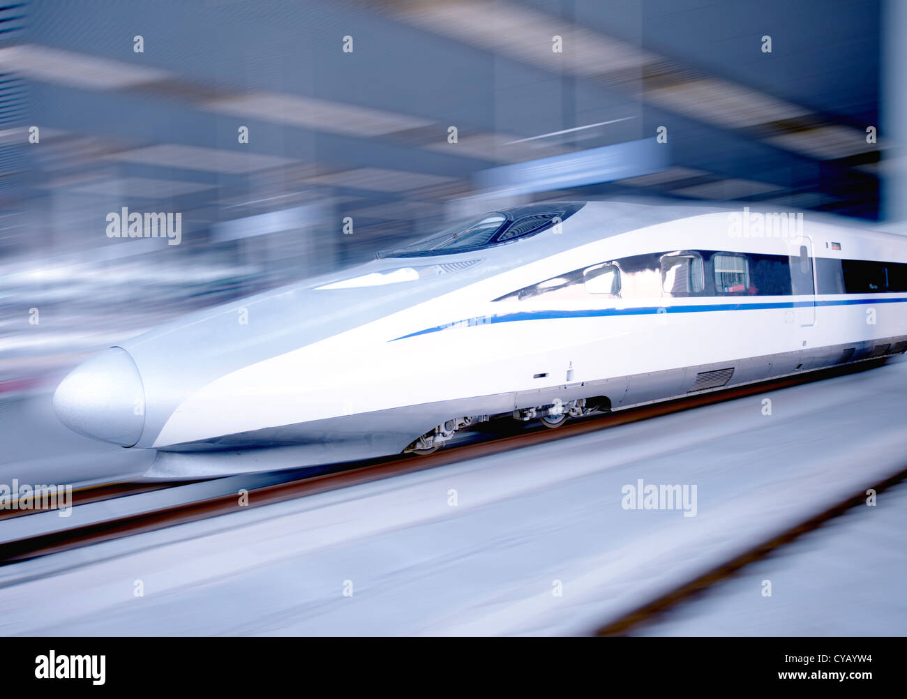 Moderne high-Speed Hochgeschwindigkeitszug auf der Strecke, China Stockfoto