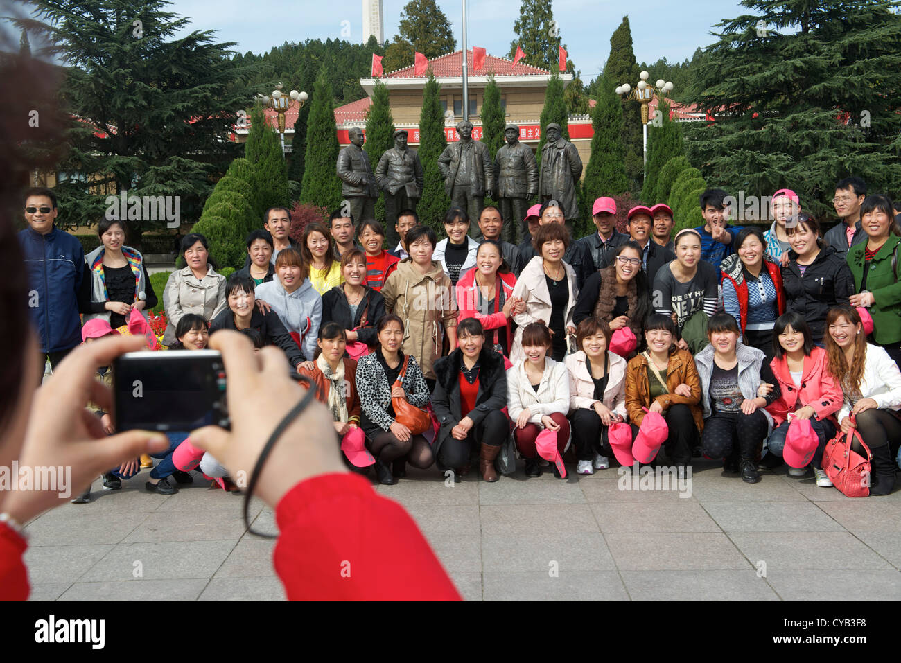 Touristen fotografieren Gruppe in Xibaipo, Land Pingshan, Provinz Hebei, China. 23. Oktober 2012 Stockfoto