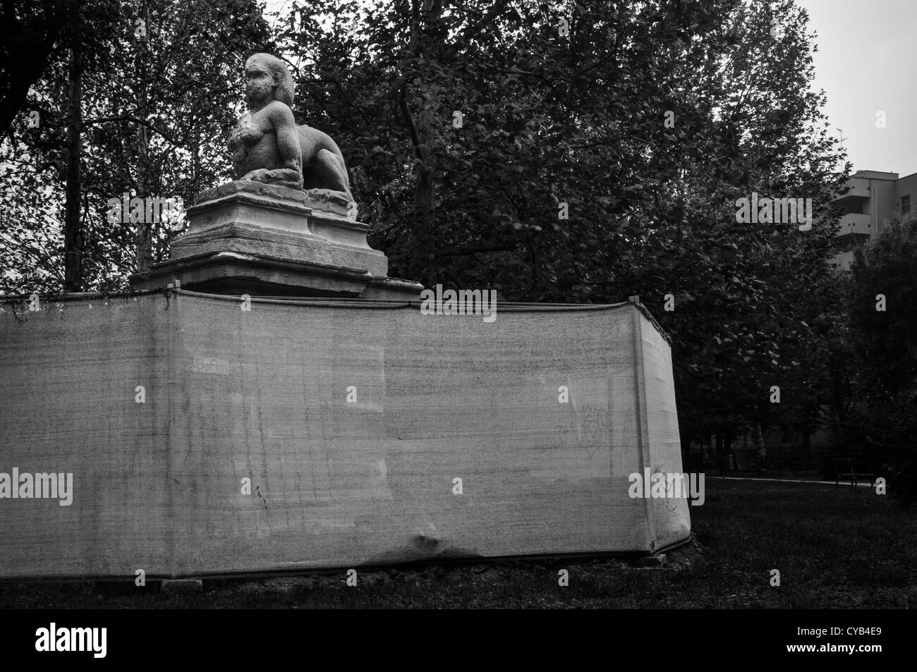 Mailand, Italien. Sphinx-Statue in einem öffentlichen park Stockfoto