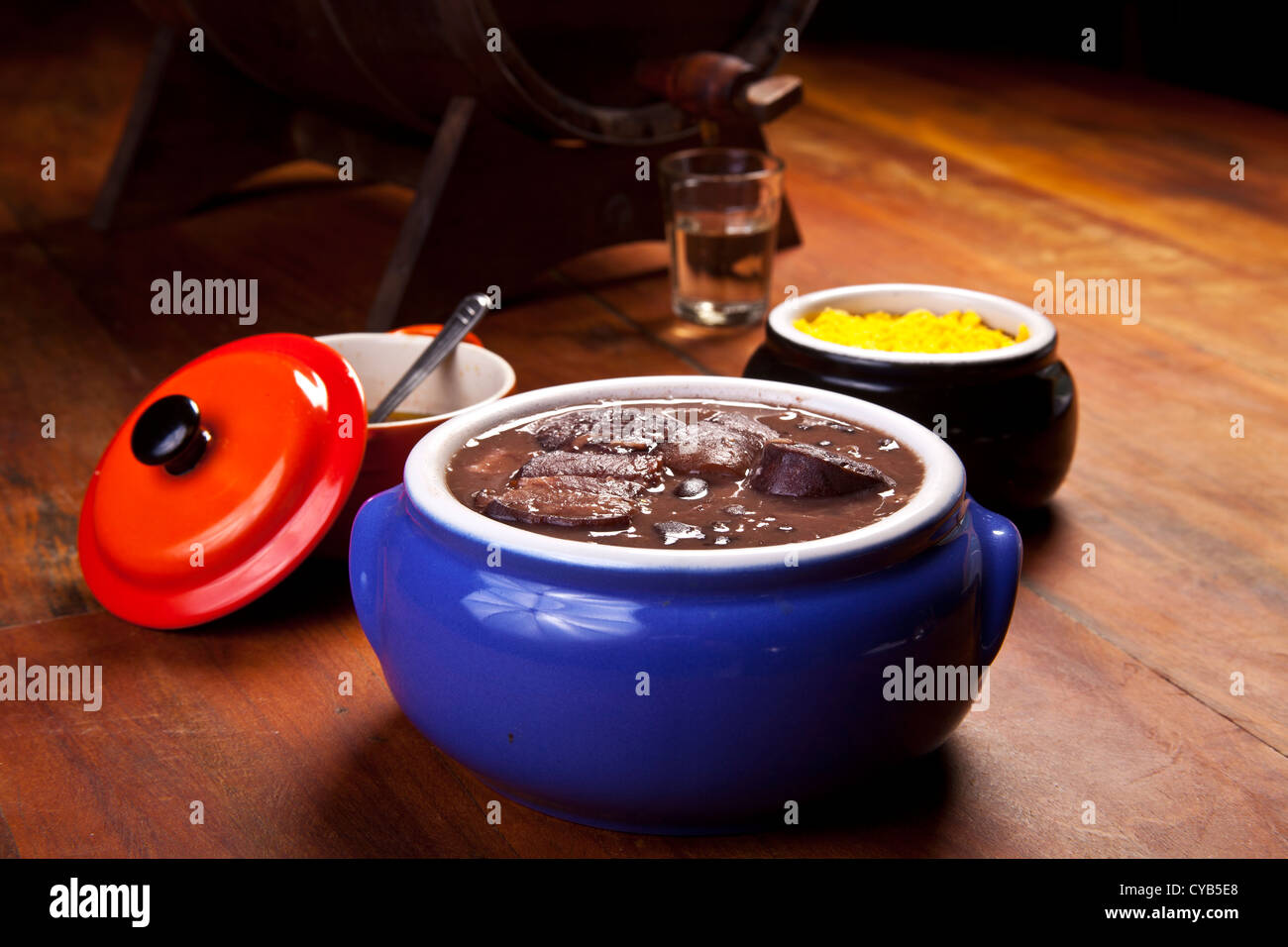 Brazilian feijoada -Fotos und -Bildmaterial in hoher Auflösung – Alamy