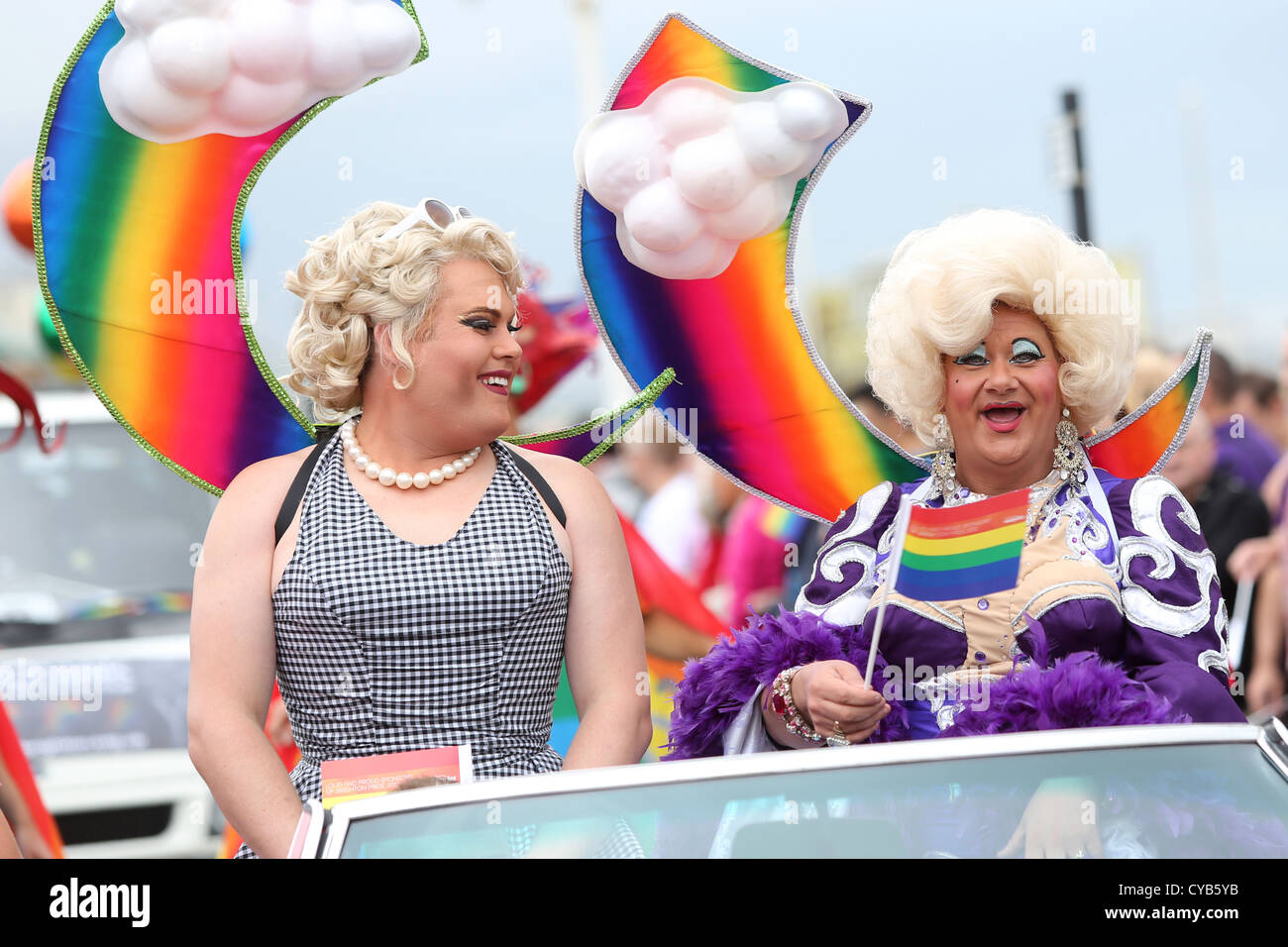 Die 20. jährlichen stolz Prozession durch die Straßen von Brighton East Sussex UK. Stockfoto