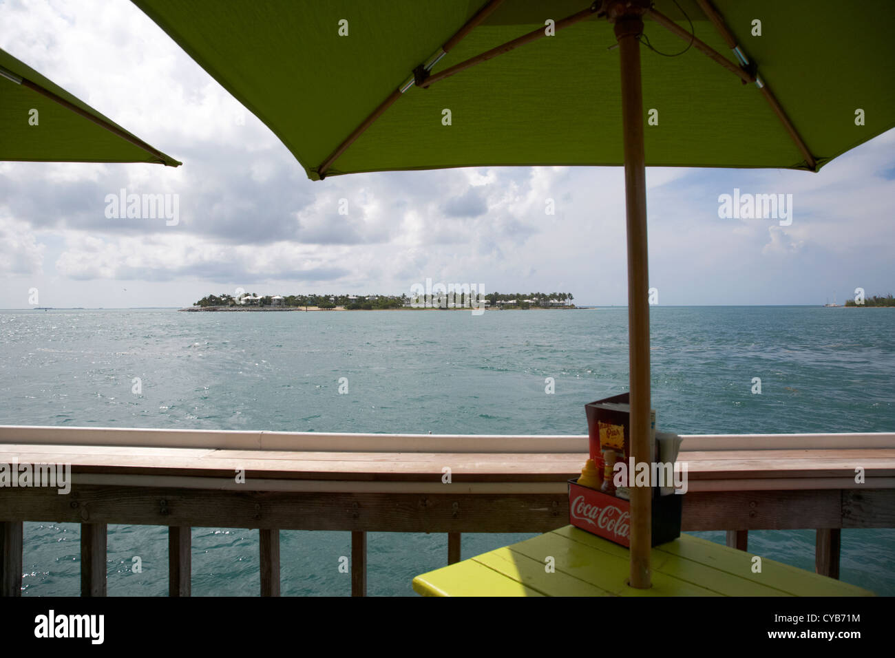 Blick auf Tank Insel sunset Key von Café-Tisch in Key West Florida usa Stockfoto