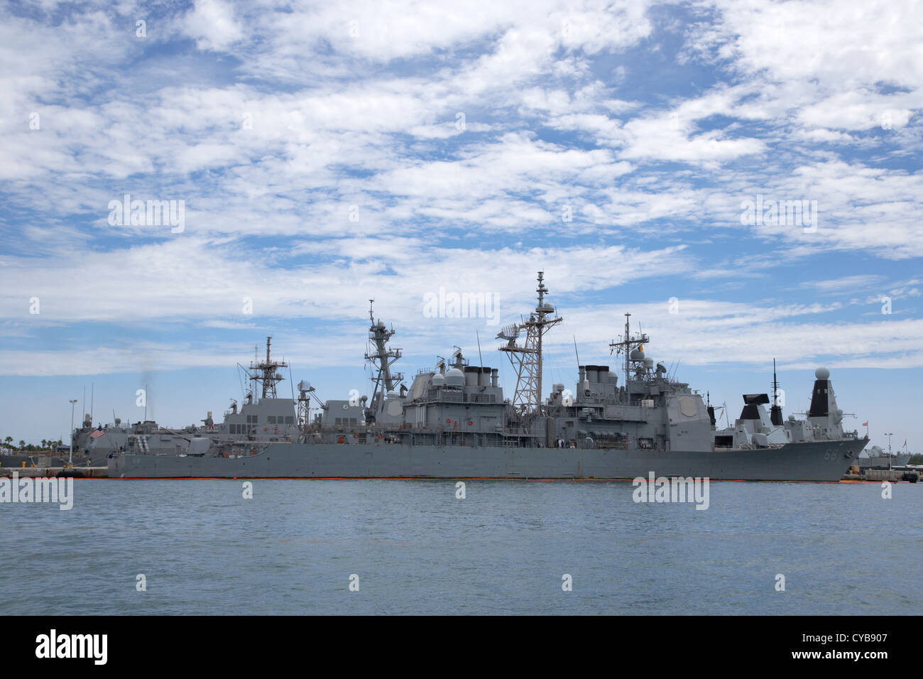 USS Anzio Guided Missile Cruiser und Marine Kriegsschiffe Maulwurf Mole Schlüsselwesten harbor Florida usa Stockfoto