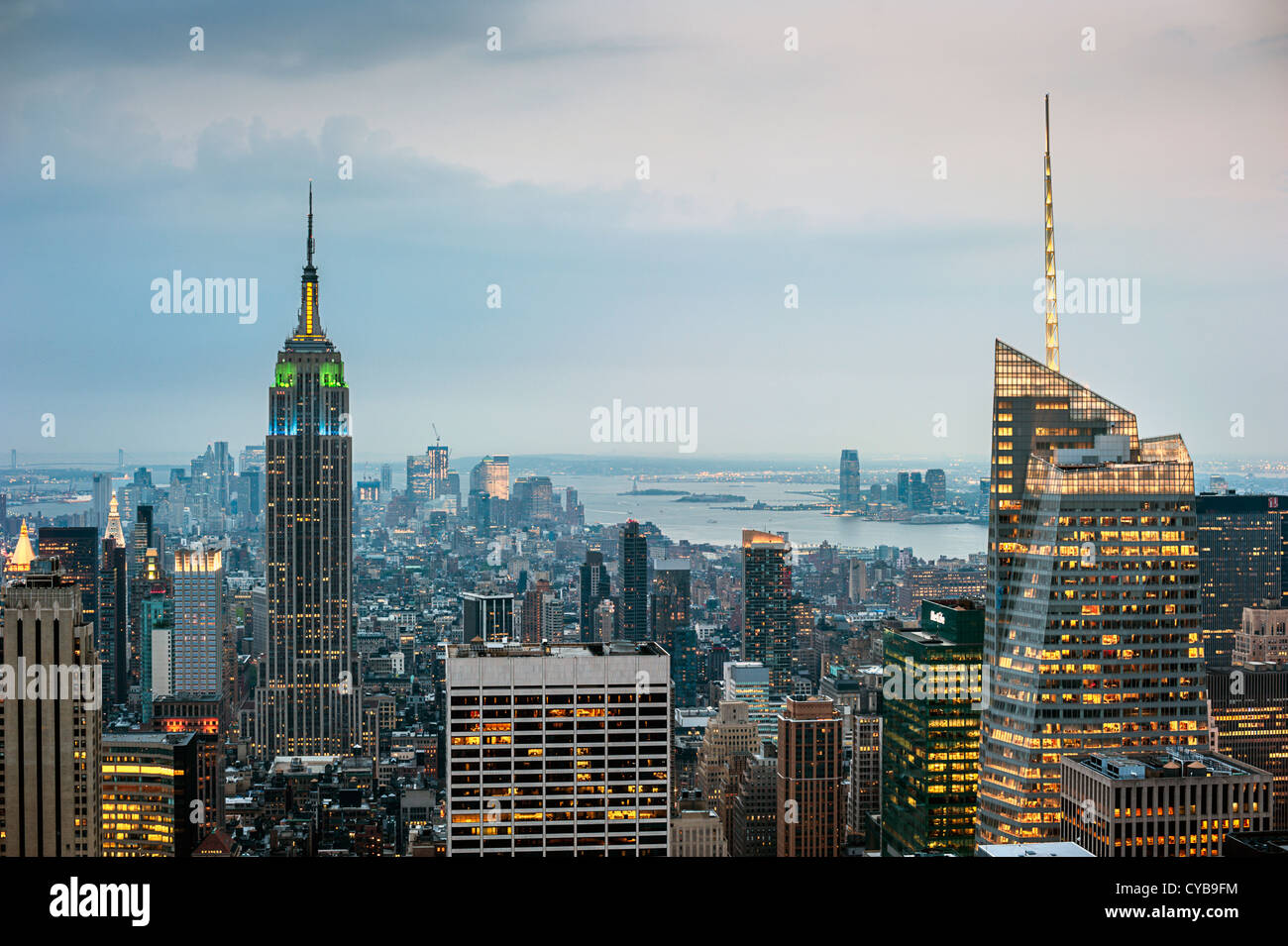 Das Empire State Building, Midtown & Downtown Manhattan in der Dämmerung. Stockfoto