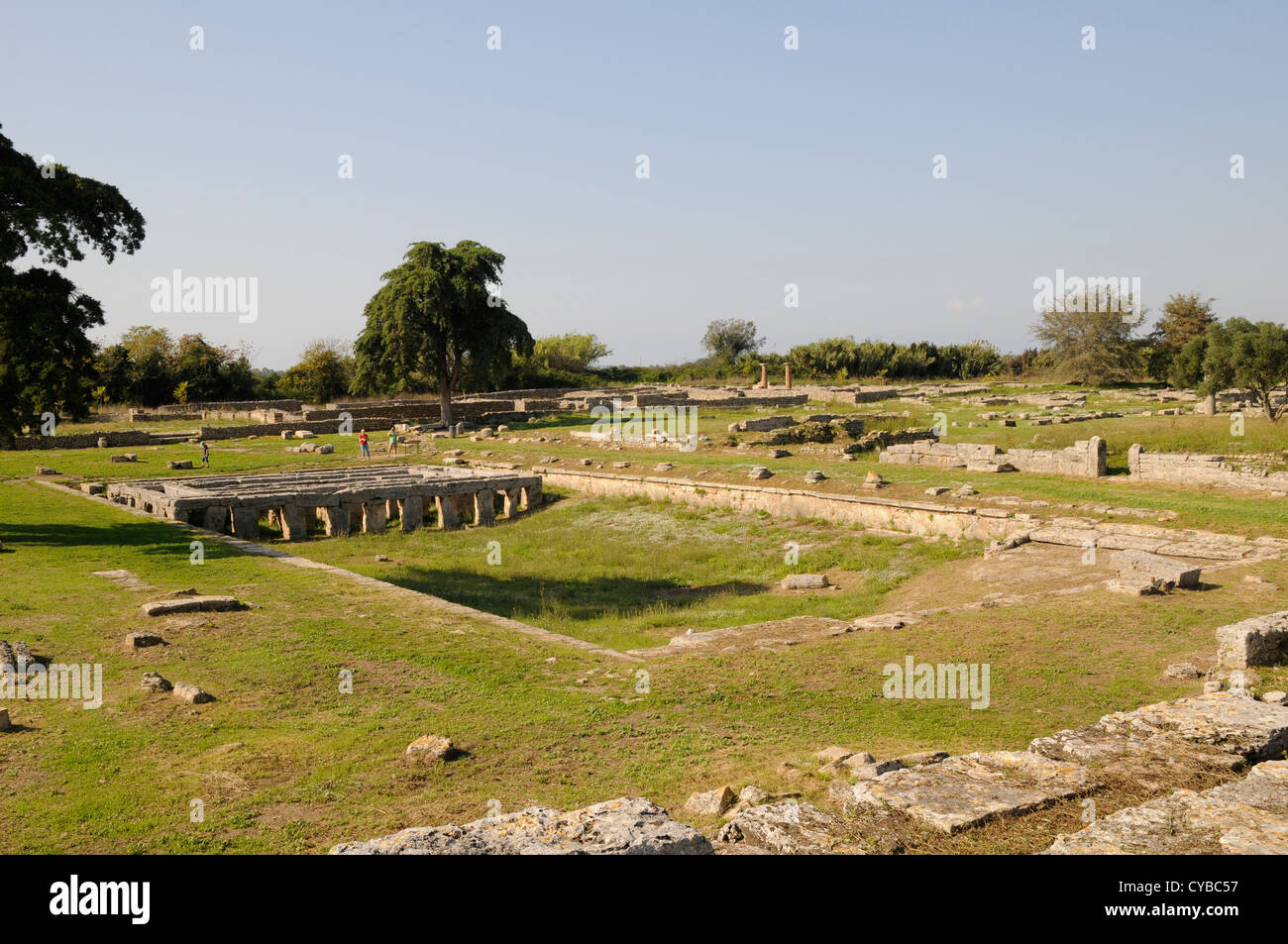 Die römischen Ruinen des Gymnasiums und Schwimmbad von Paestum, südlich von Neapel. Stockfoto