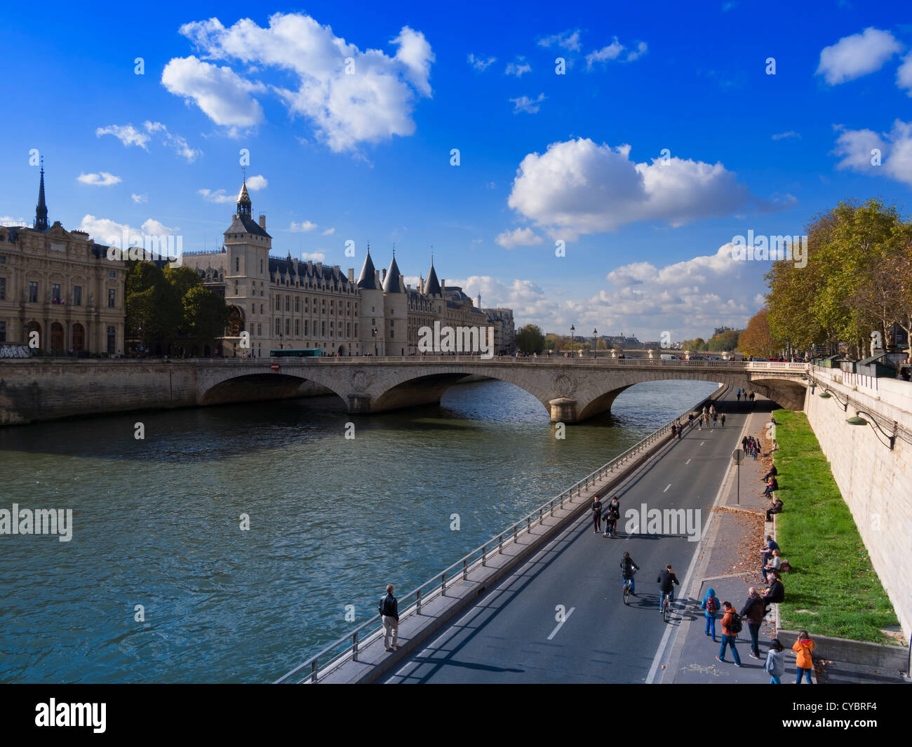 Conciergerie, und der Seine, Paris. Stockfoto