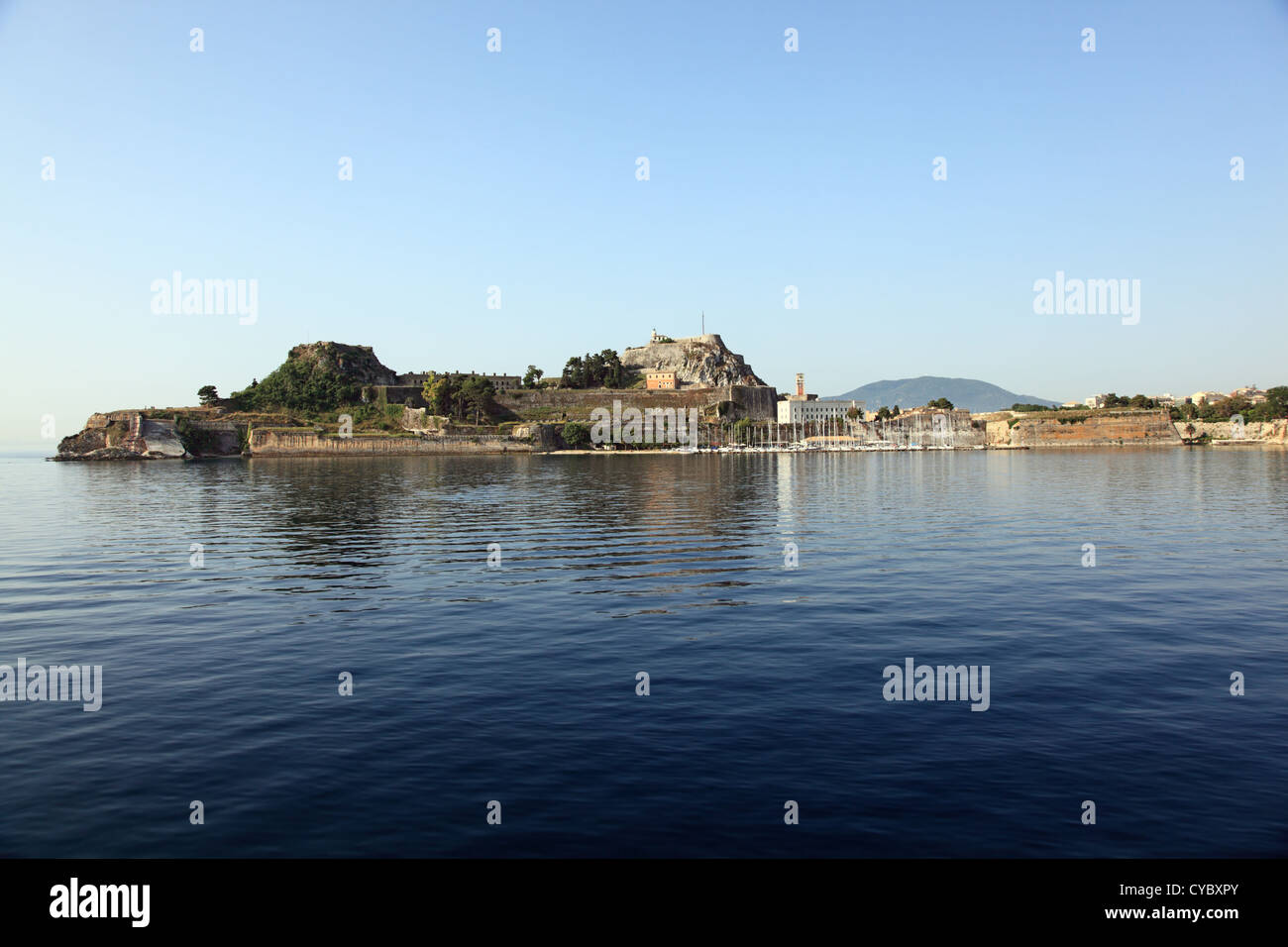 Die alte Festung von Kerkyra (Korfu)-Stadt. Hafen und Hafen an der Westküste von der Korfu Insel im Ägäischen Meer. Griechenland. Stockfoto