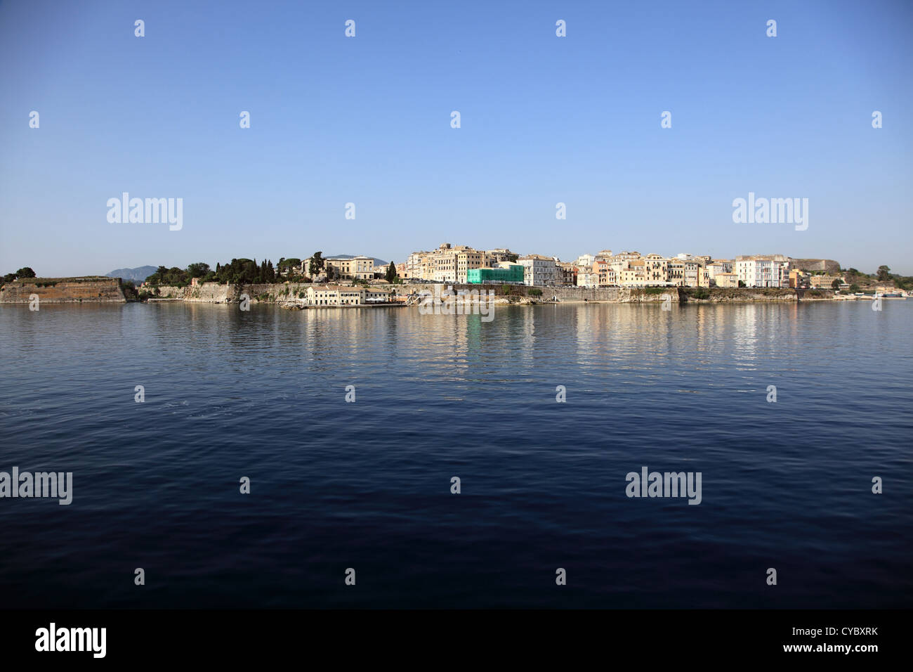 Kerkyra (Korfu) Stadt ist ein Hafen und Hafen an der Westküste von der Korfu Insel im Ägäischen Meer. Griechenland. Stockfoto