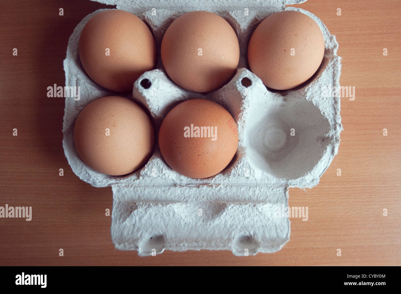 In Welchen Müll Kommt Eierkarton Einfacher karton -Fotos und -Bildmaterial in hoher Auflösung – Alamy