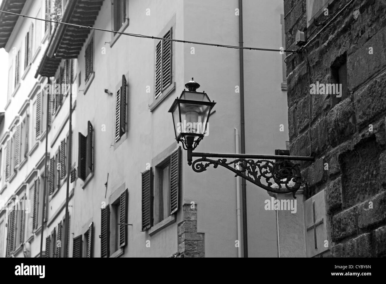 Alte Straße an einem regnerischen Tag. Florenz, Italien. Stockfoto