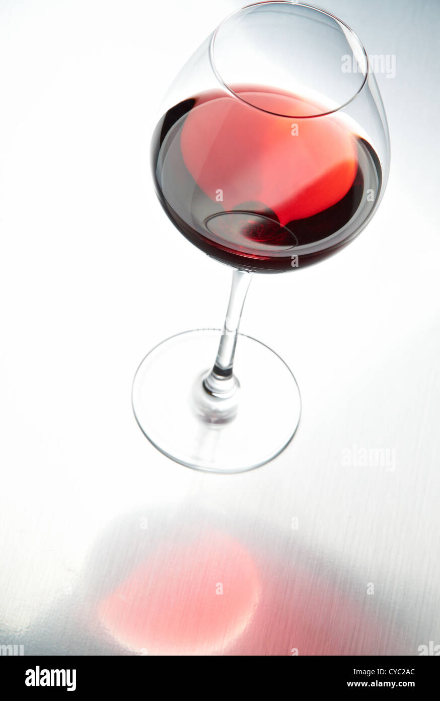 Weinglas mit Reflexion Stockfoto