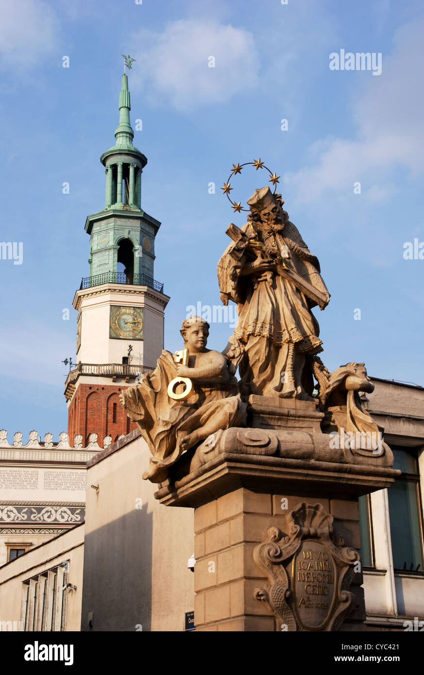 Denkmal des Heiligen Jan Nepomucen Turm des Rathauses in Posen Stockfoto