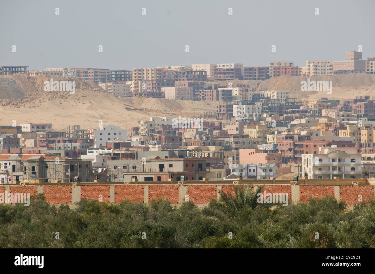 Neuen Wohnentwicklungen Eingriff in die Wüste in Kairo Vorort in der Nähe von Flughafen, Ägypten Stockfoto