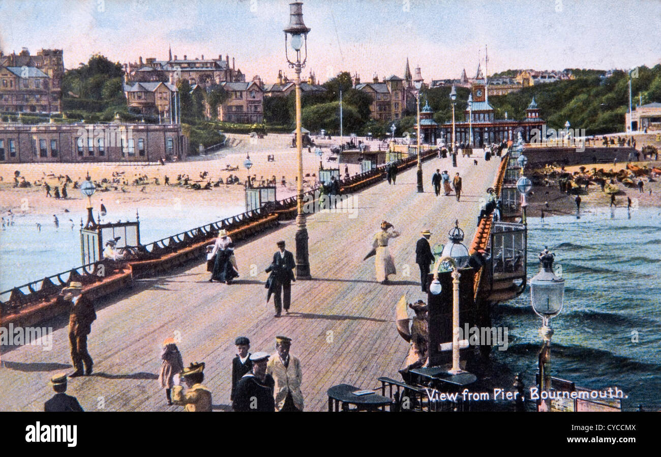 Bournmouth Pier View mit Blick auf die Stadt 1900. Die Menschen in den Urlaub. Stockfoto