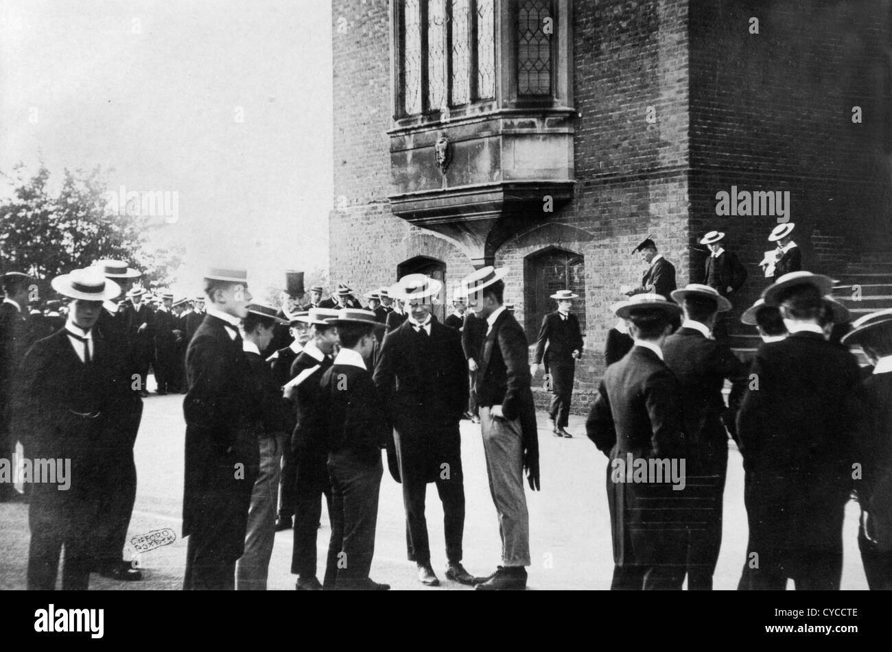 Harrow School, Bill wird genannt, dies ist ein Harrow Slang Wort für einen namentlichen Anruf circa 1910 1920er Jahre, 1900 1920 Stockfoto