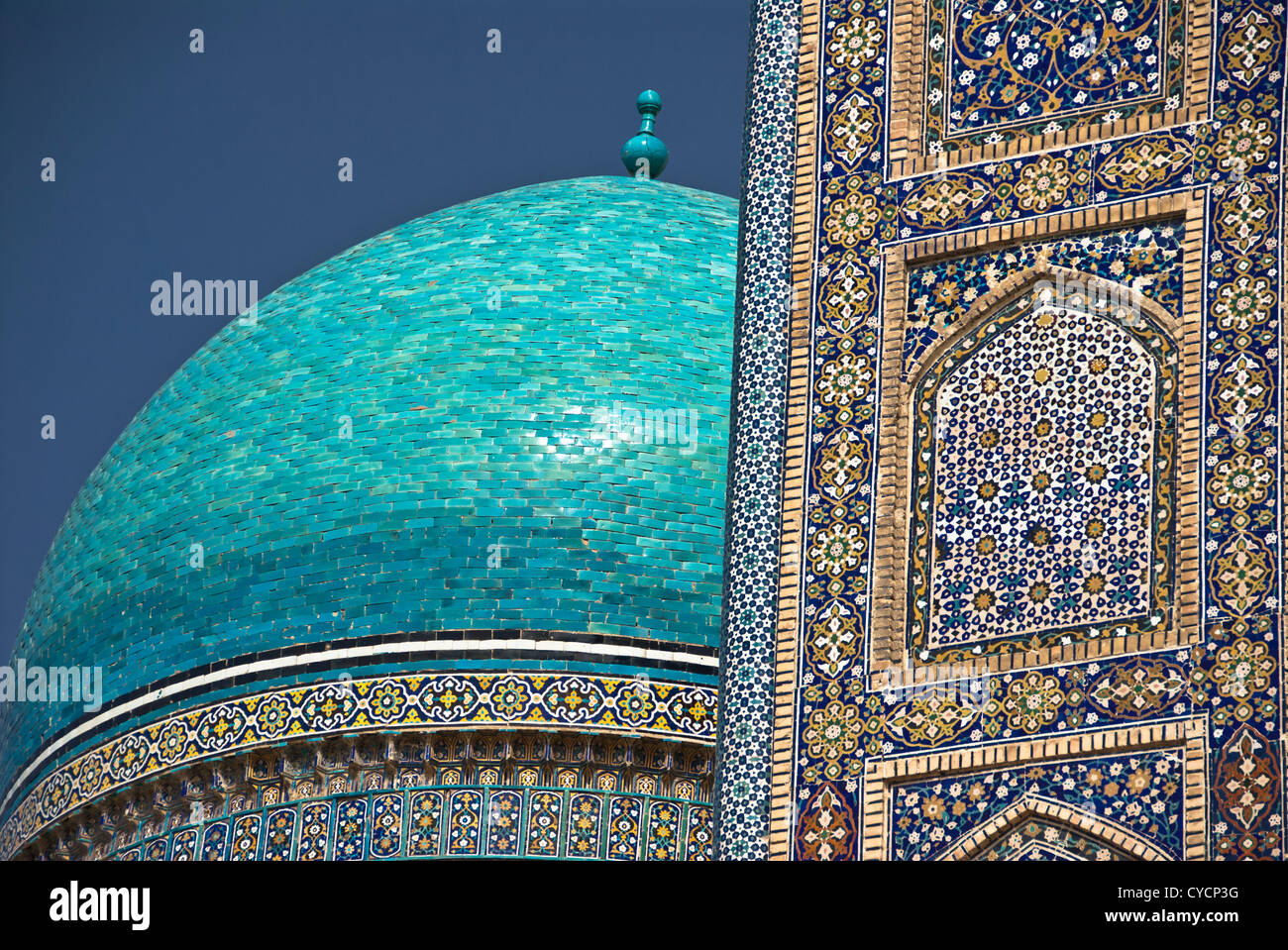 Vie eines die Kuppeln in der Mir-i-Arab Medresse in Buchara, Usbekistan Stockfoto