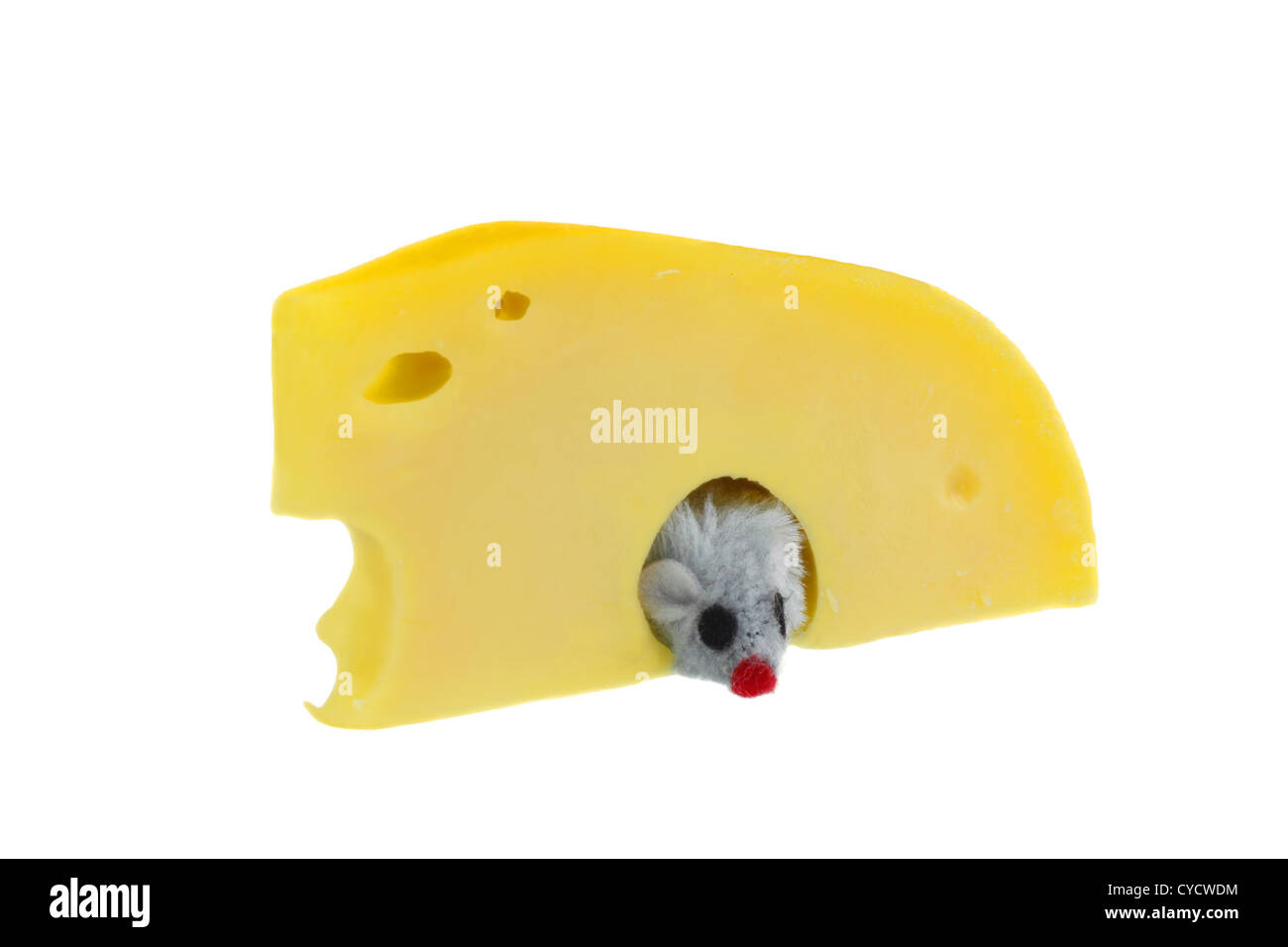 Schweizer Käse mit der Maus auf der Suche von Loch isoliert auf weiss Stockfoto