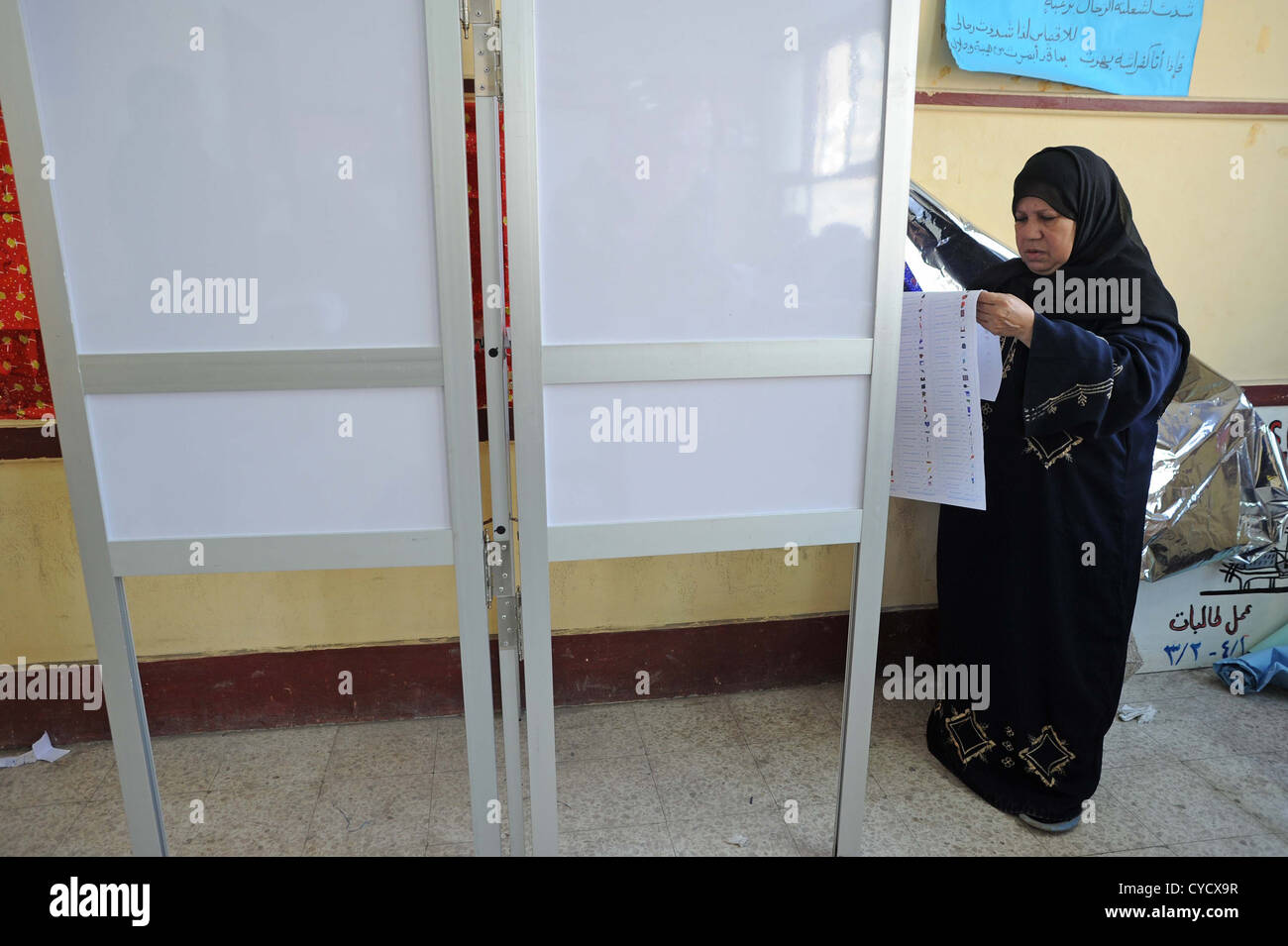 Ägypter gehen zu den Urnen für die ersten freien Wahlen nach dem Sturz von Mubarak. Diese legislative Abstimmung fand im November 2011. Stockfoto