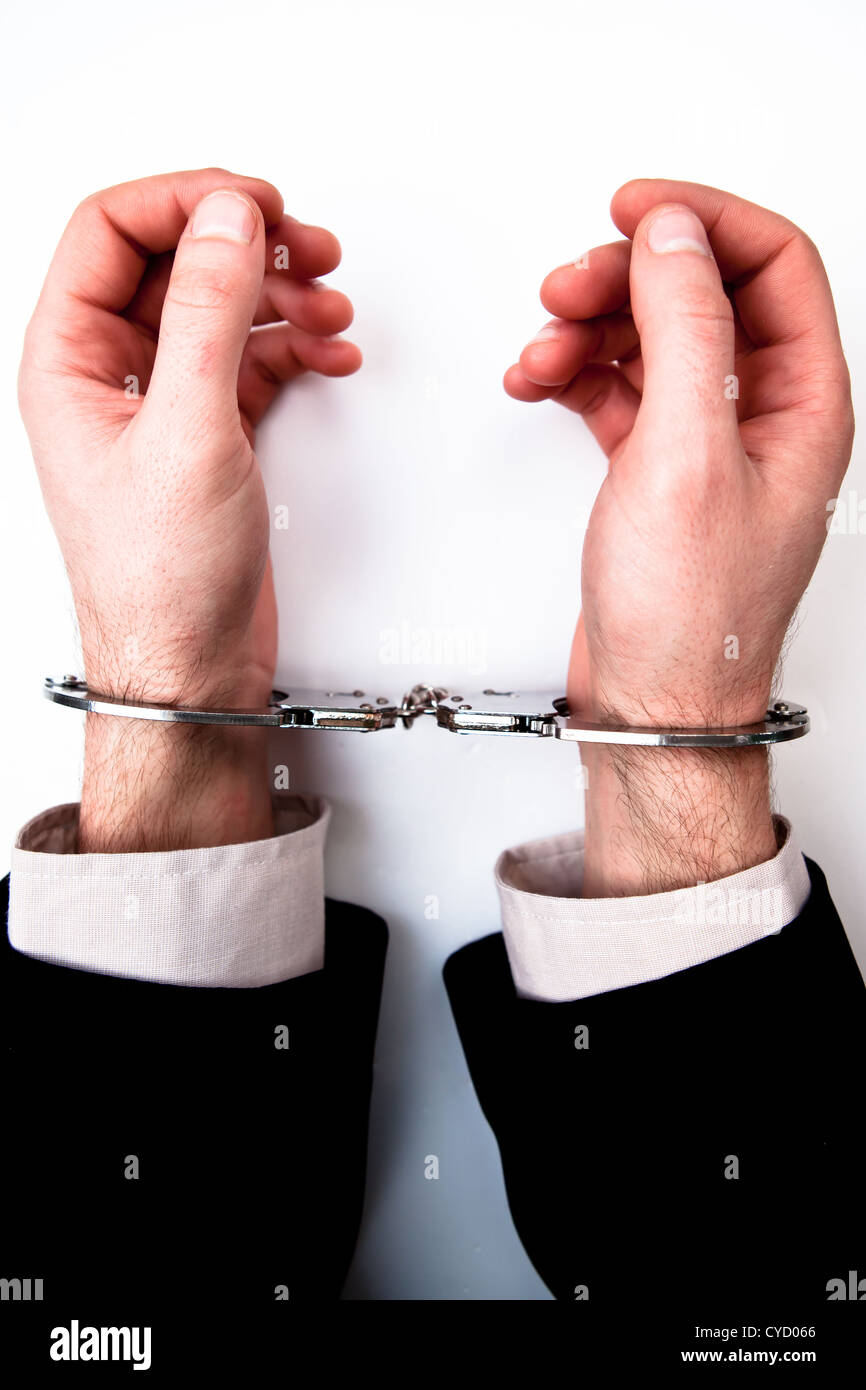 Hände mit Handschellen gefesselt Stockfoto