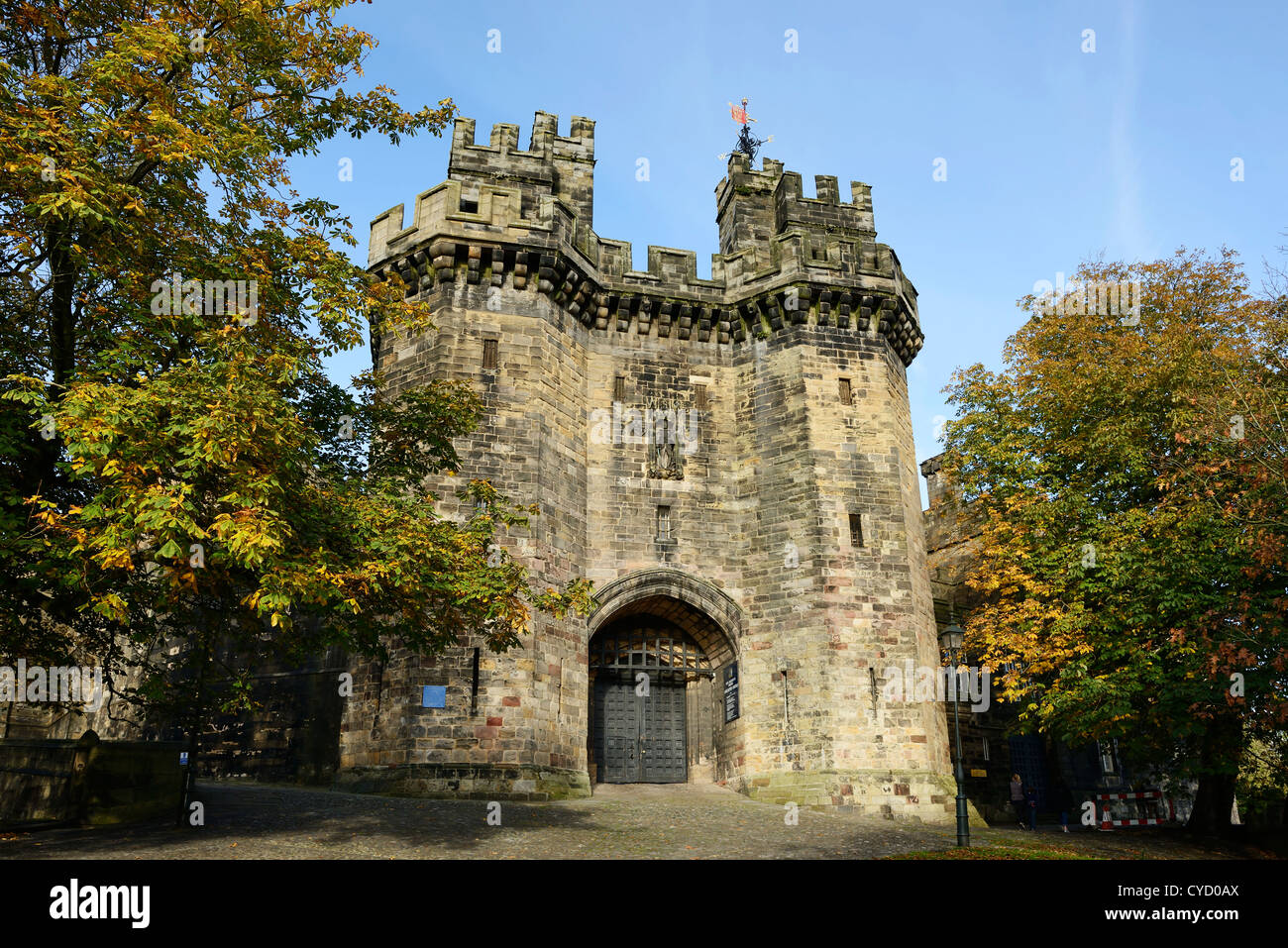 Mittelalterliche Lancaster Castle UK vor dem Eingang Stockfoto