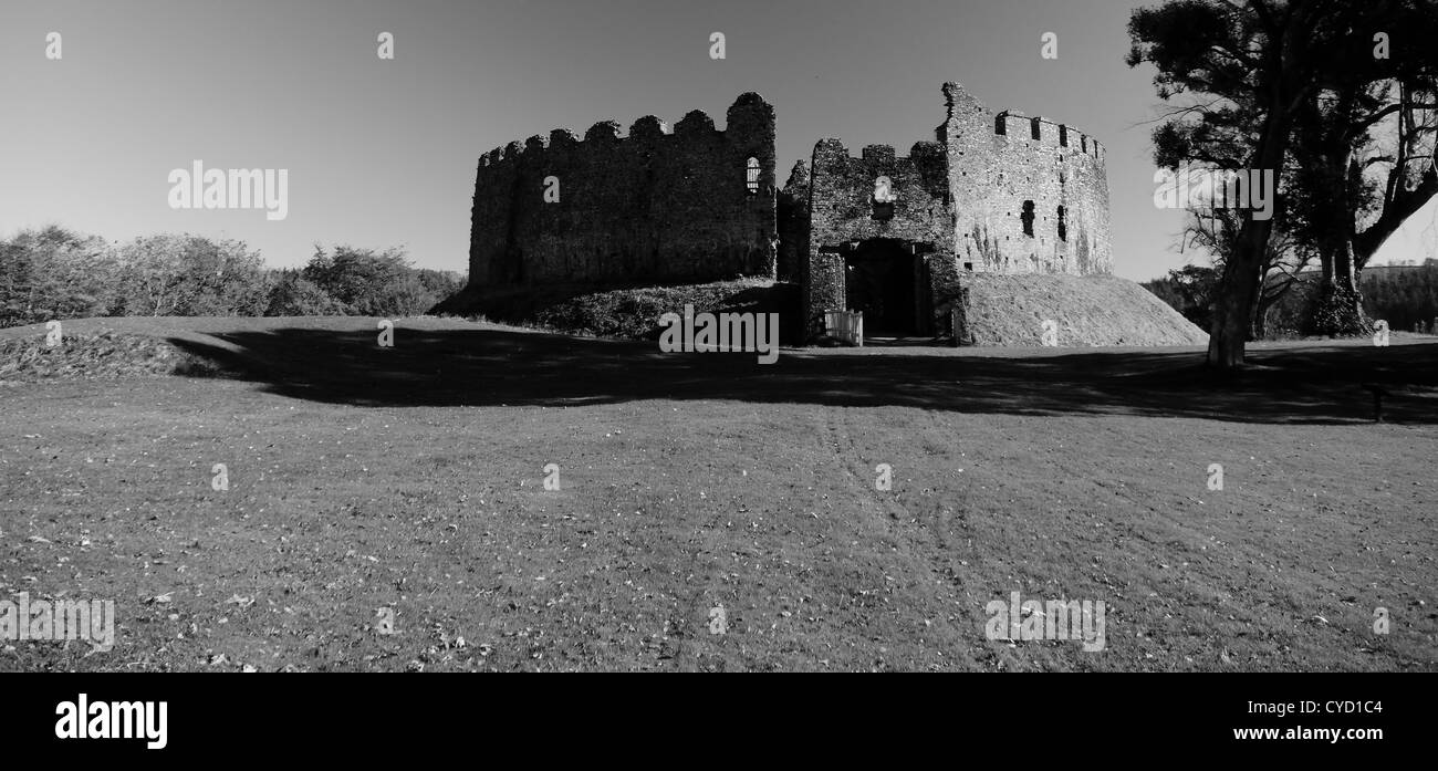 Restormel Castle, Cornwall, England. VEREINIGTES KÖNIGREICH. Schwarz und weiß. Stockfoto