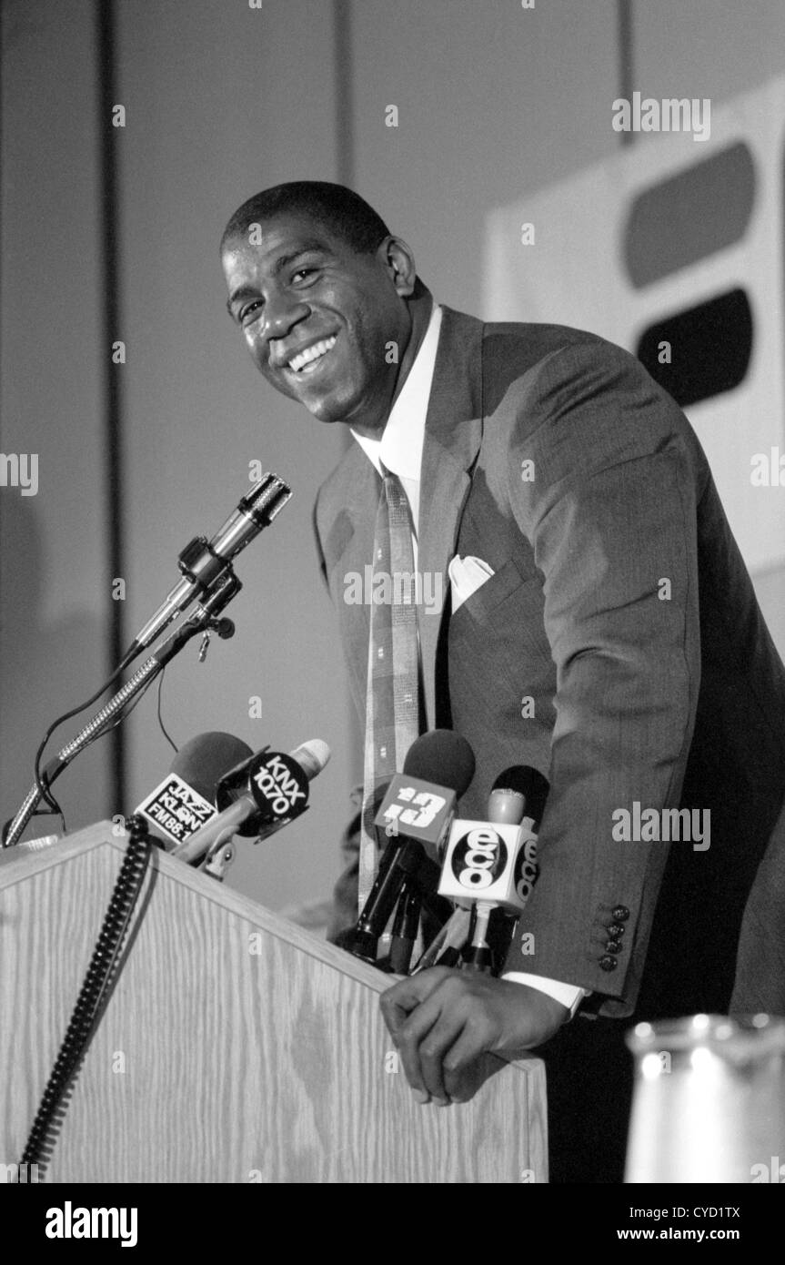 Earvin Magic Johnson gibt eine Pressekonferenz über die Summer Pro League zieht in die Pyramide am Cal State Long Beach Stockfoto