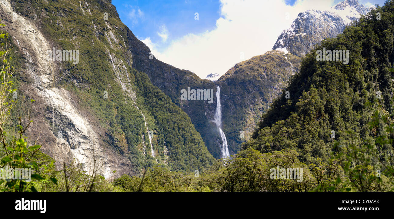 Panoramablick von Sutherland fällt aus über den Arthur-Fluss entlang der Milford Track, Fjordland National Park, Neuseeland Stockfoto