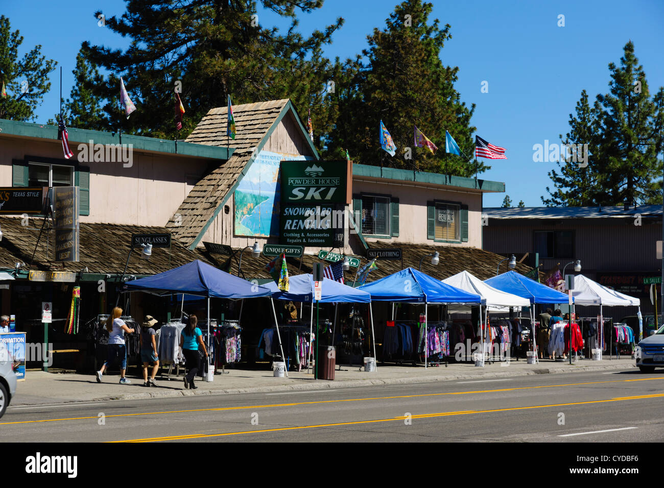 Lake Tahoe - South Lake Tahoe, Ski und Snowboard Verleih Shop. Stockfoto