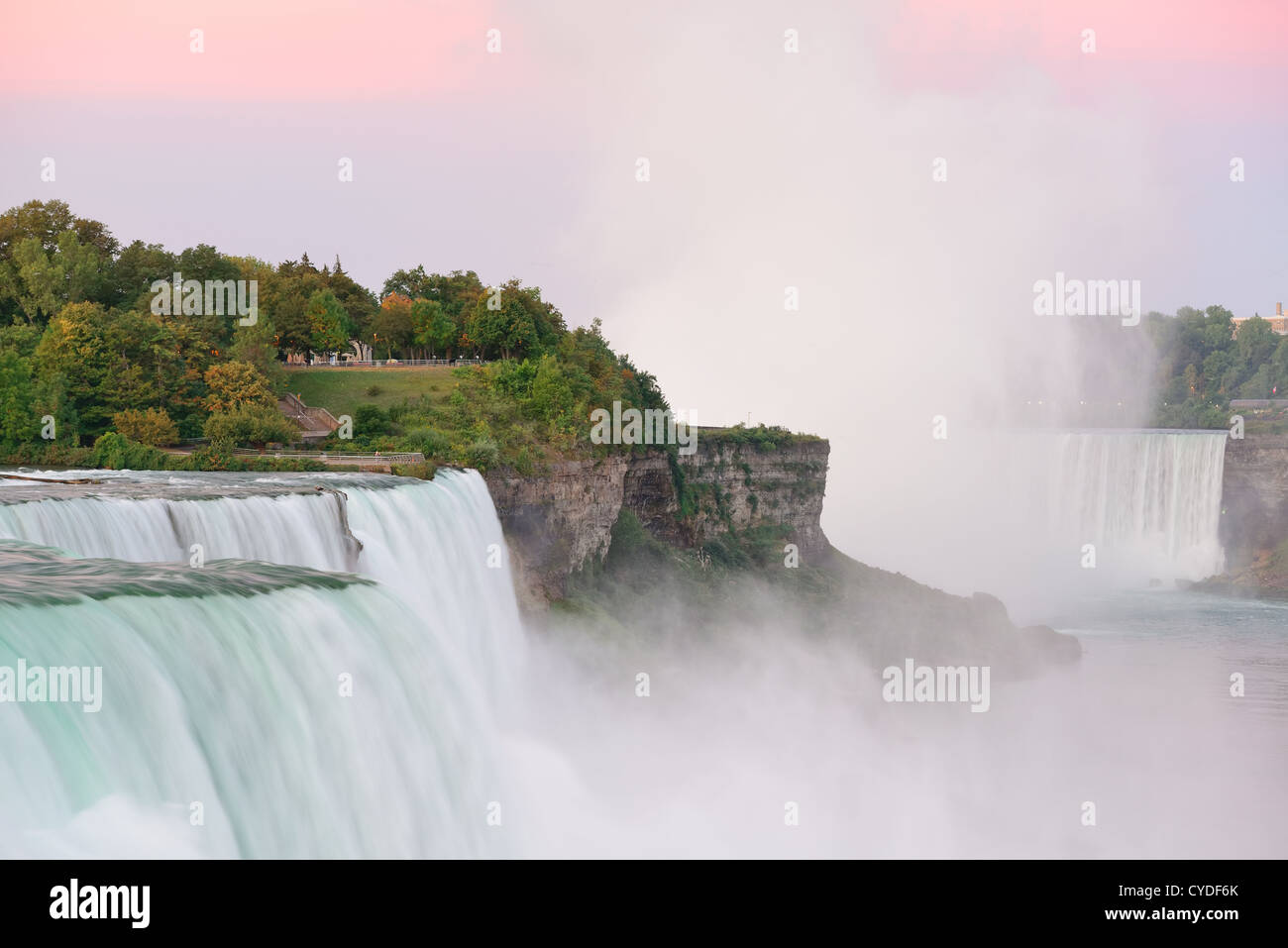 Niagarafälle-Sonnenaufgang in der Morgen-Nahaufnahme Stockfoto
