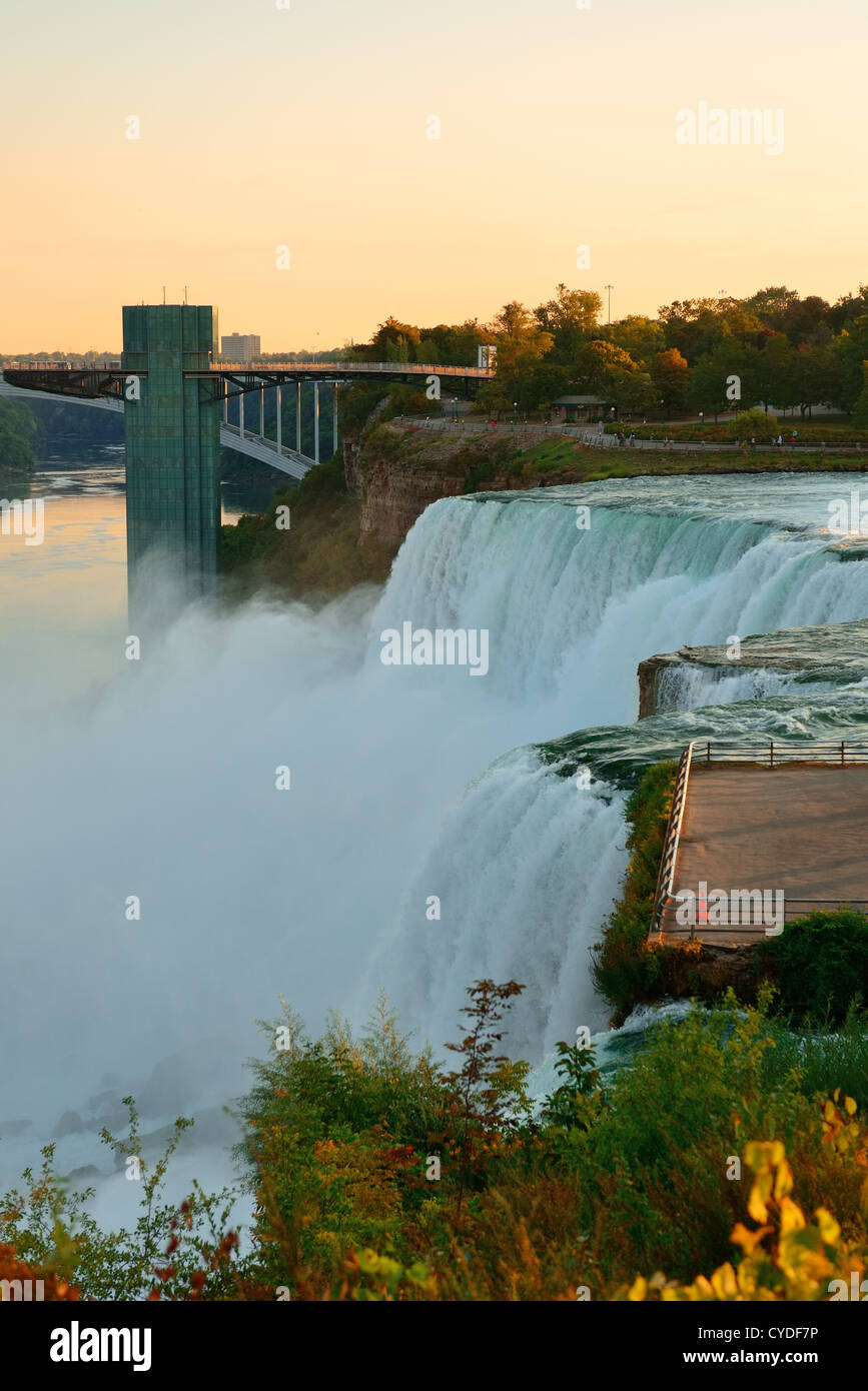 Niagarafälle-Sonnenaufgang in der Morgen-Nahaufnahme Stockfoto