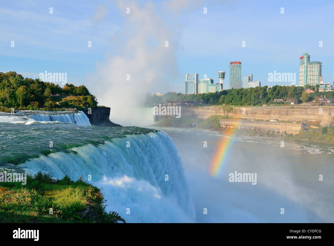 Niagara Falls morgens mit Regenbogen Stockfoto