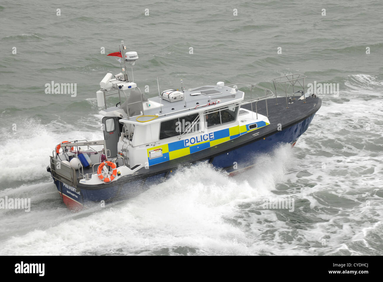 Hampshire Polizeiboot Preventer an einem kalten und stürmischen Tag. Solent. England. Oktober 2012. Stockfoto