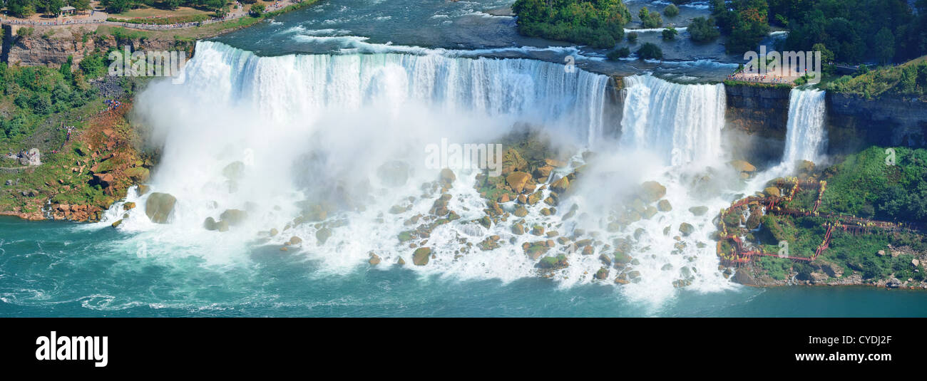 Niagarafälle Closeup Panorama am Tag über Fluss mit Steinen Stockfoto