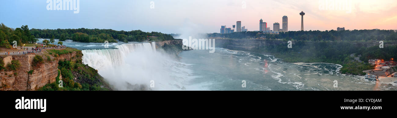 Niagarafälle-Sonnenaufgang-Panorama in der Morgen-Nahaufnahme Stockfoto