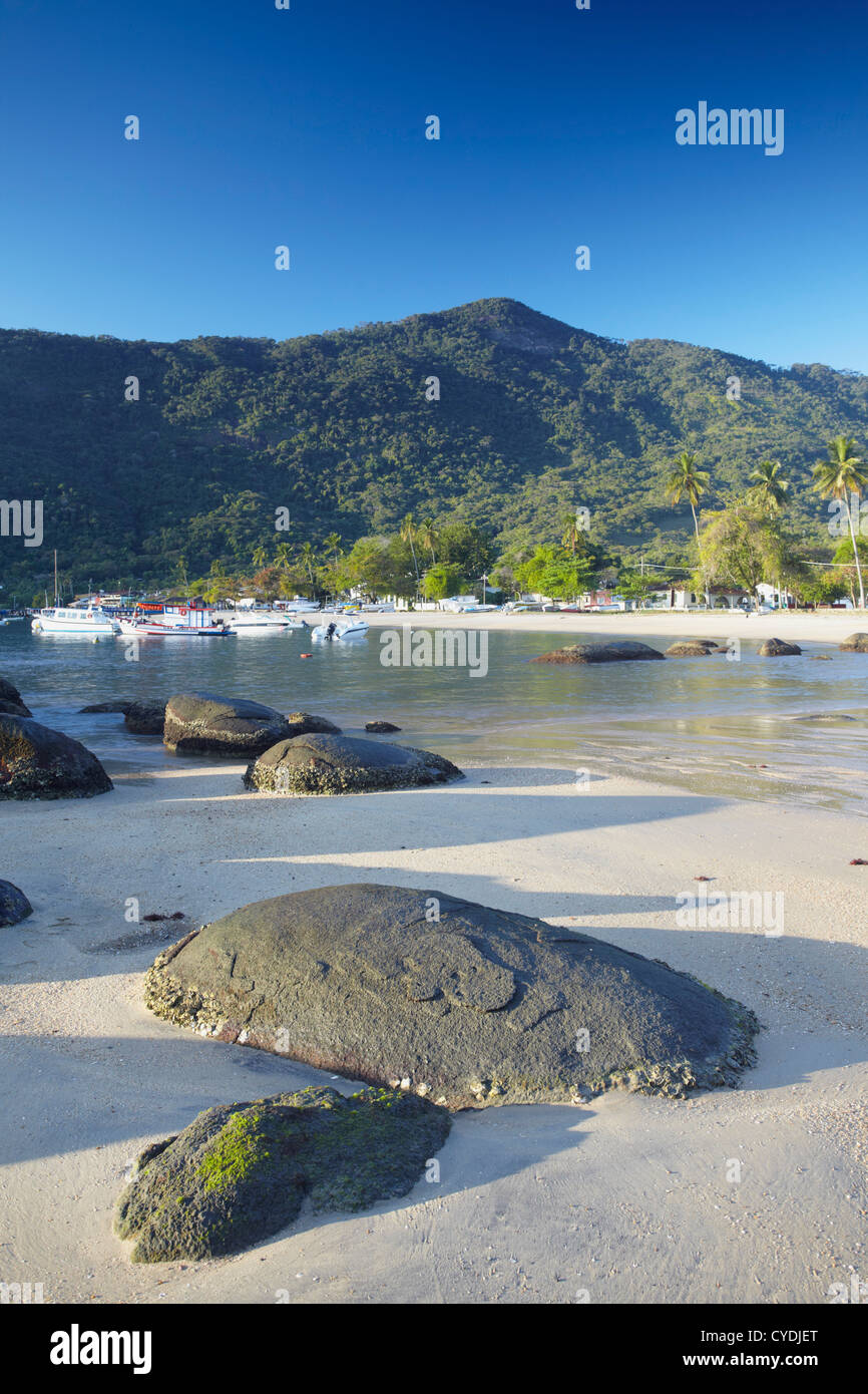 Vila Abraão Strand, Ilha Grande, Bundesstaat Rio De Janeiro, Brasilien Stockfoto