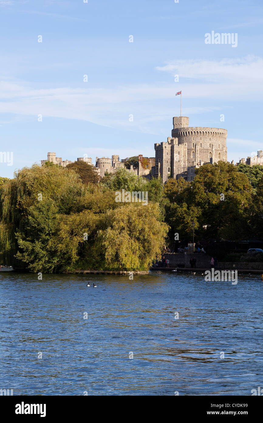 Windsor Castle, gesehen von der Themse, Windsor und Maidenhead, UK Stockfoto